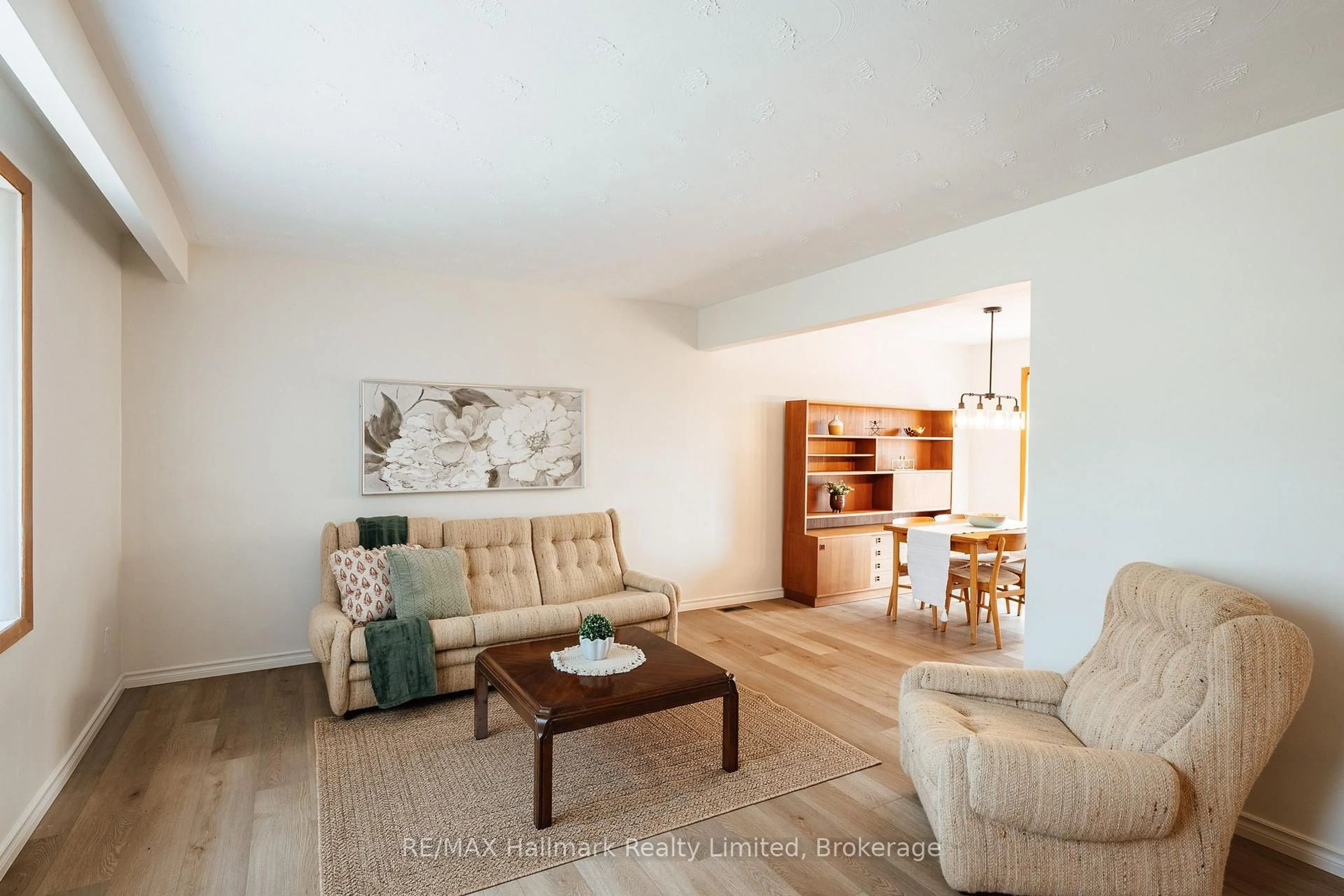Living room with furniture, wood/laminate floor for 117 Old Country Dr, Kitchener Ontario N2E 1S4