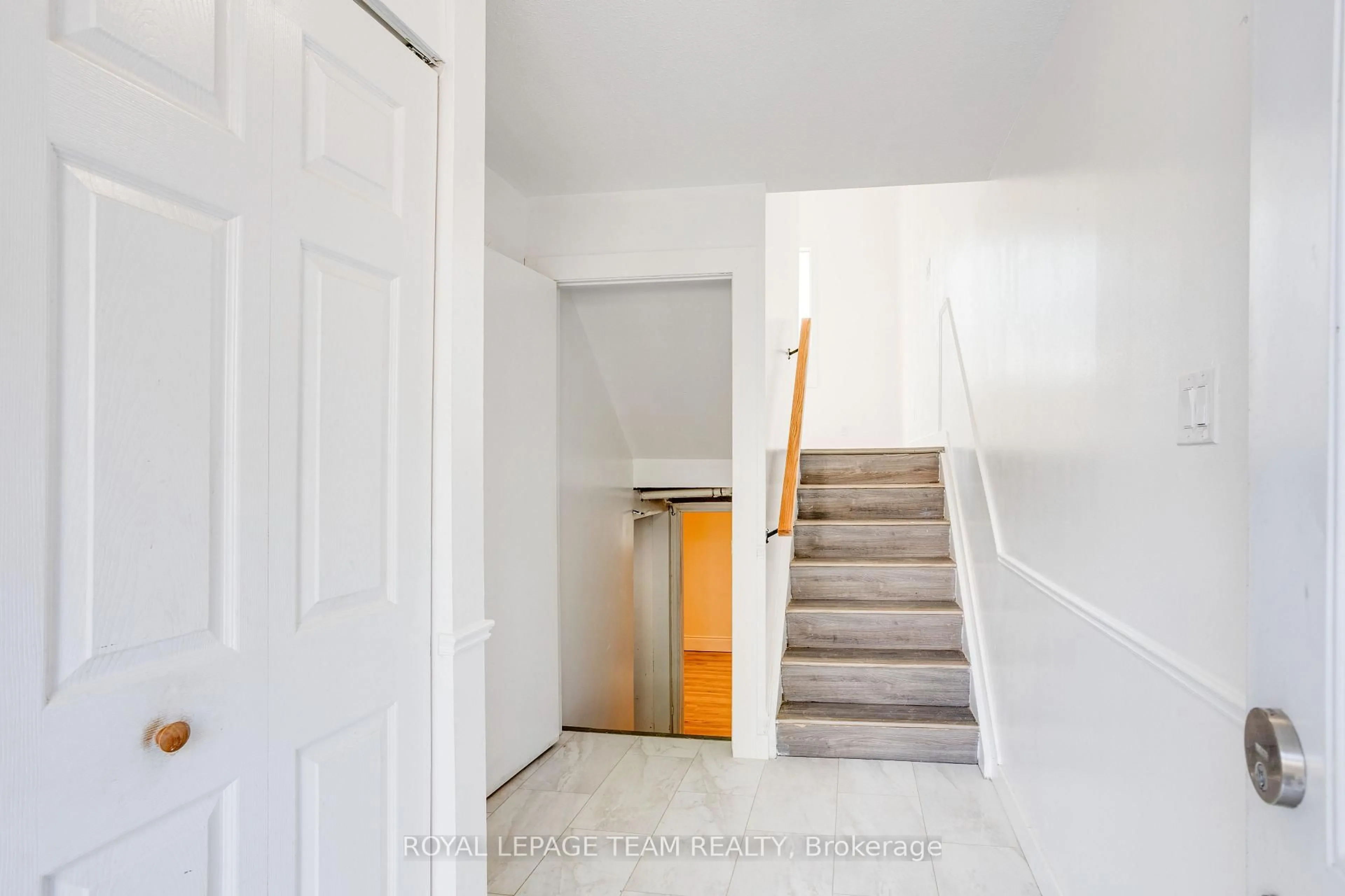 Unknown for 2669 Southvale Cres #52, Ottawa Ontario K1B 4V2