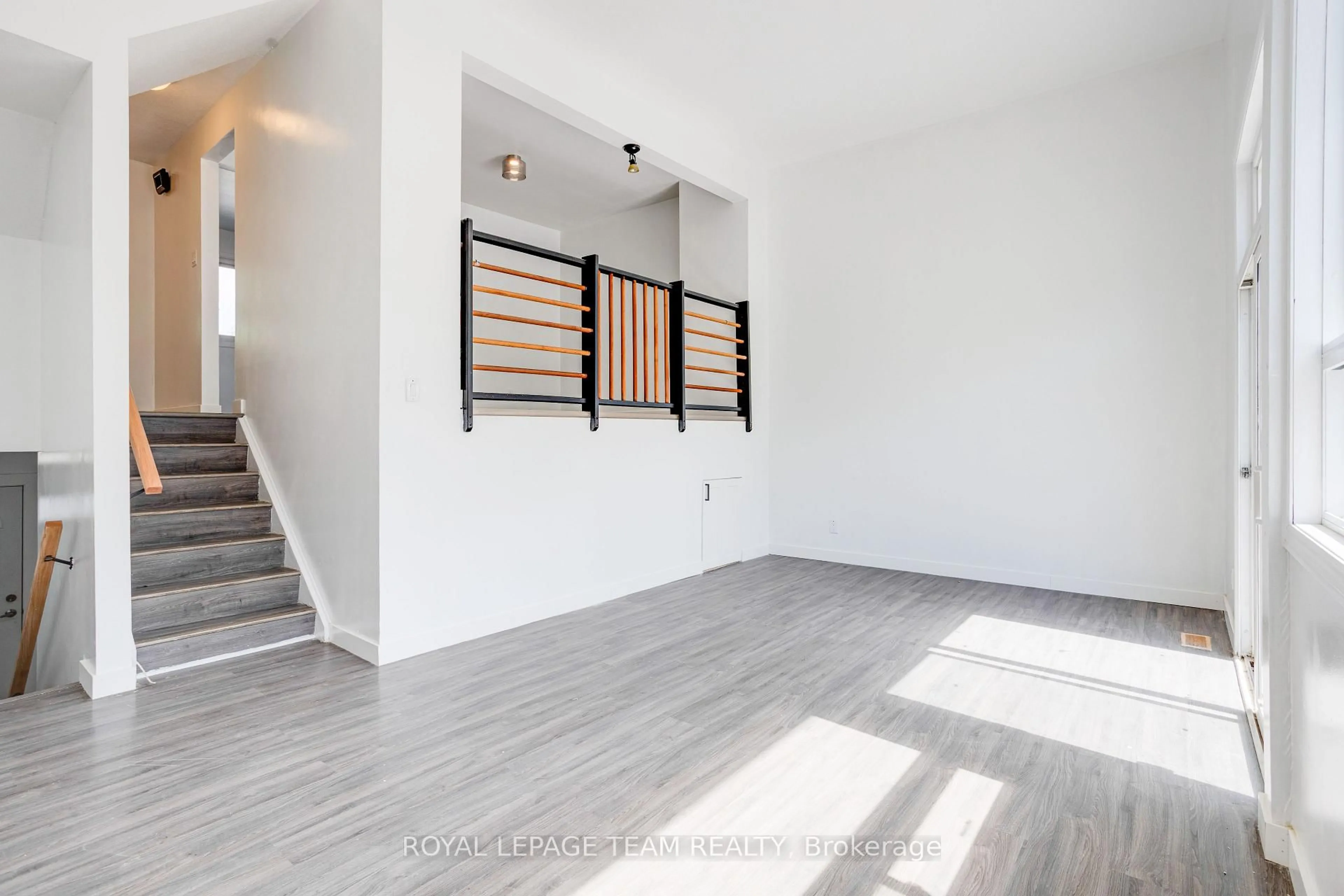 Indoor entryway for 2669 Southvale Cres #52, Ottawa Ontario K1B 4V2