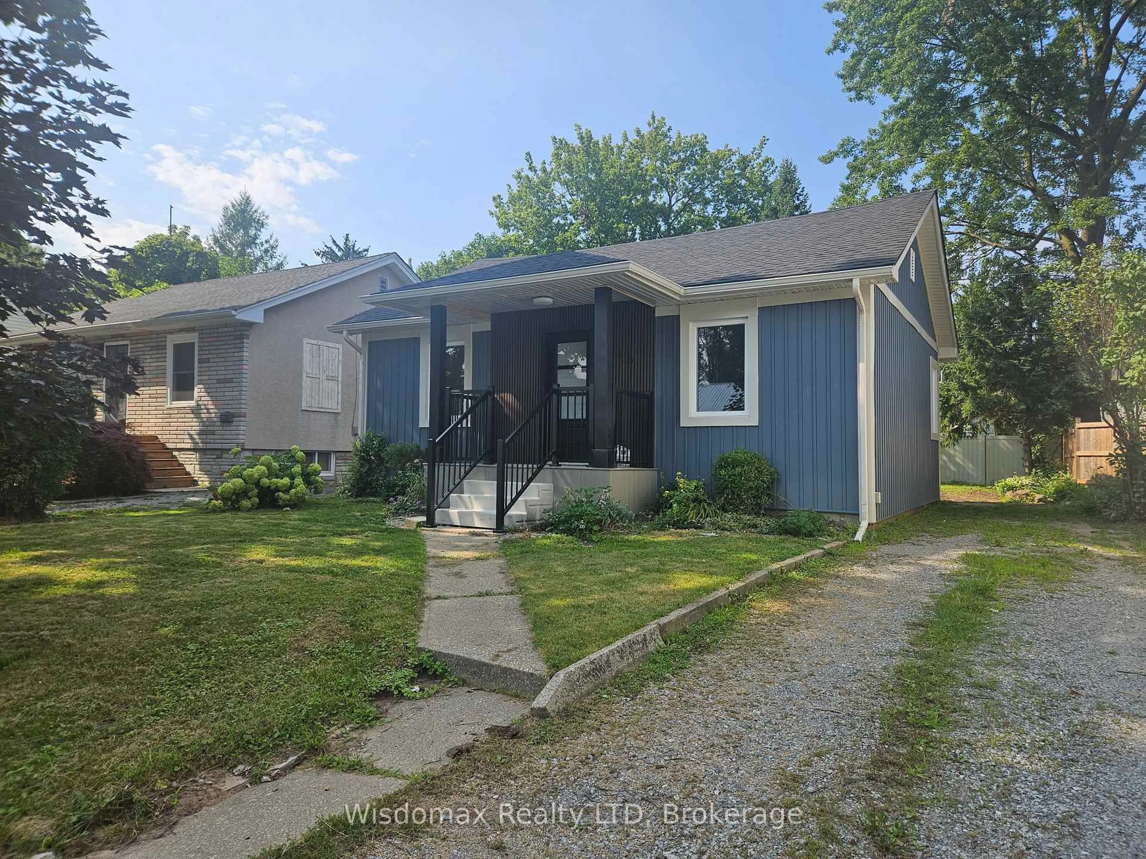 A pic from outside/outdoor area/front of a property/back of a property/a pic from drone, street for 6245 CHURCHILL St, Niagara Falls Ontario L2G 2X5