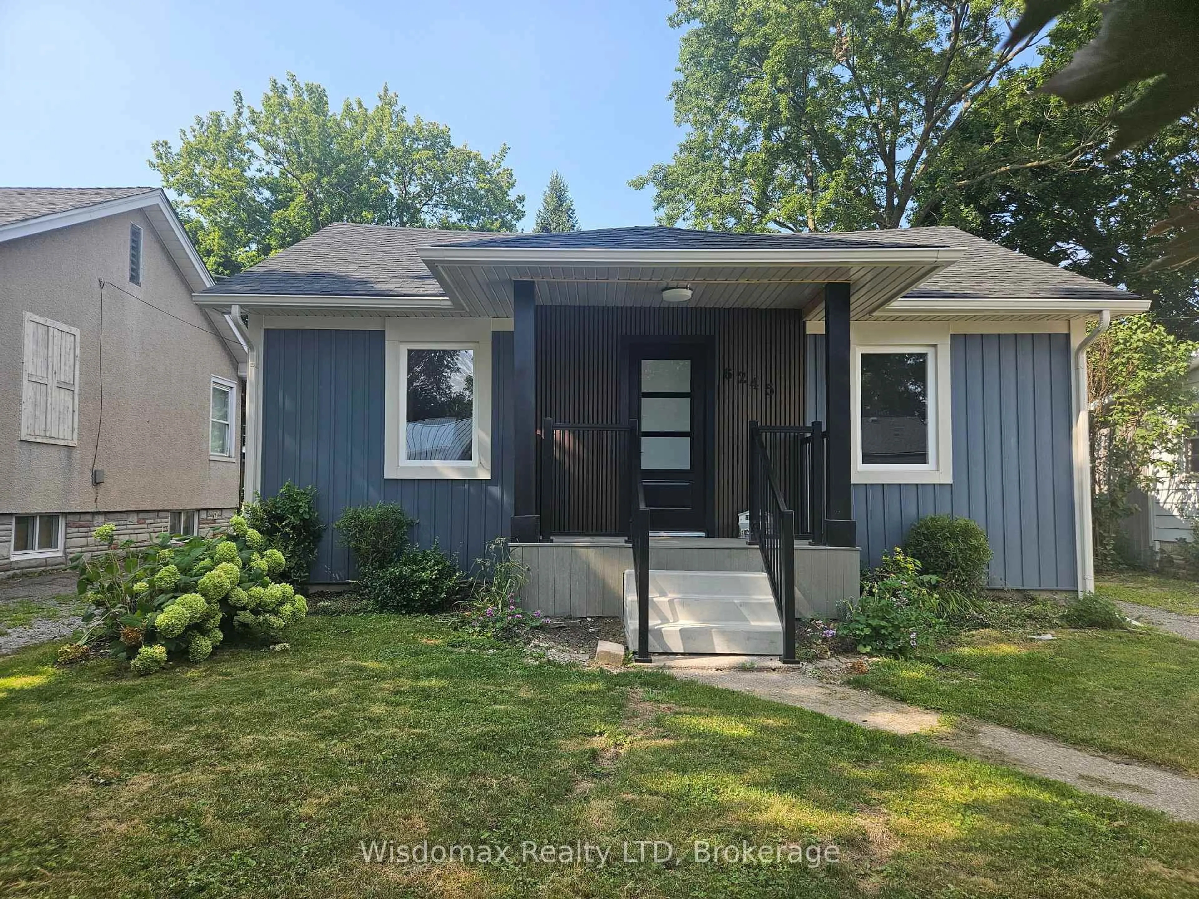 Home with vinyl exterior material, street for 6245 CHURCHILL St, Niagara Falls Ontario L2G 2X5