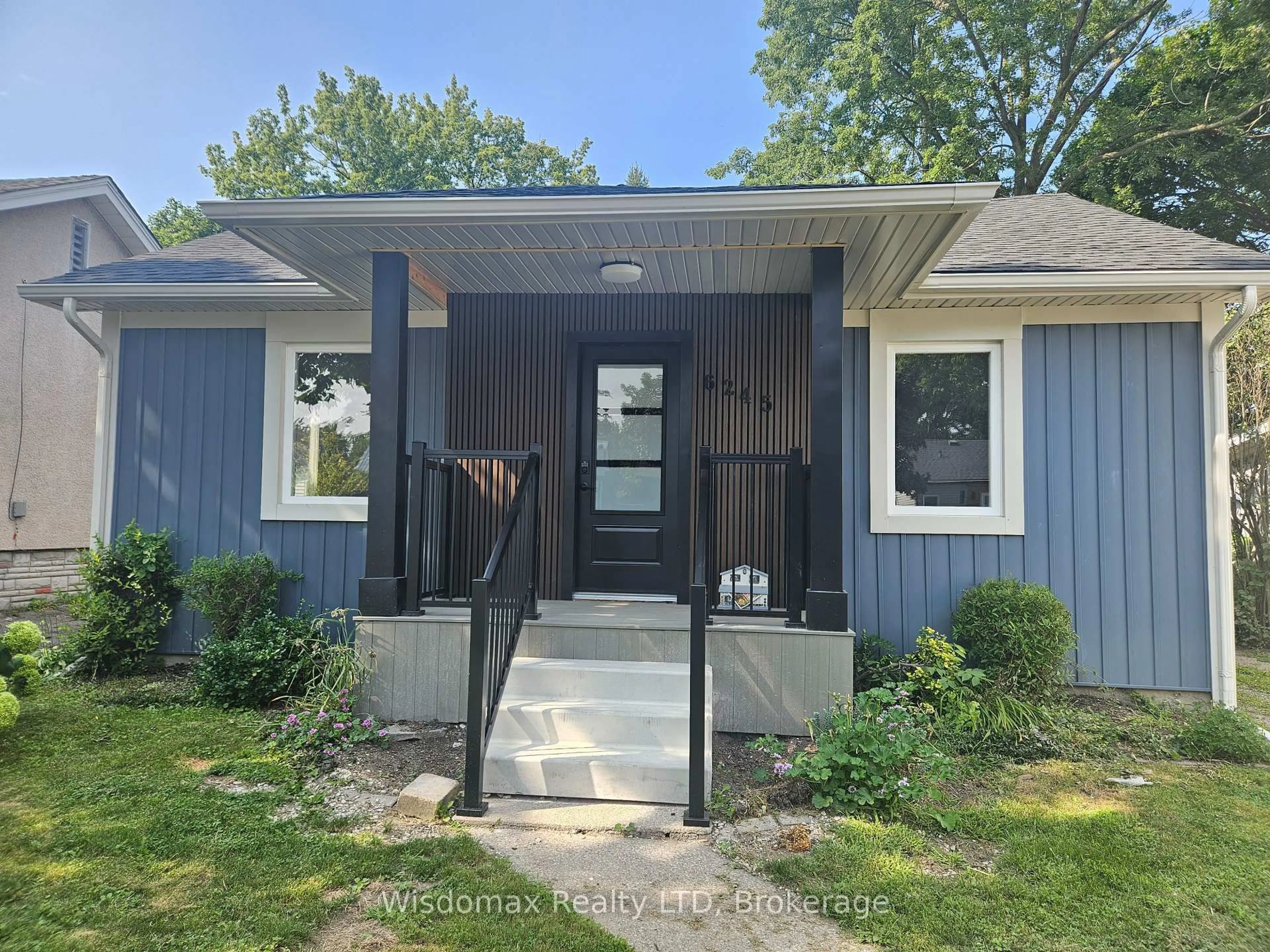 Home with vinyl exterior material, street for 6245 CHURCHILL St, Niagara Falls Ontario L2G 2X5