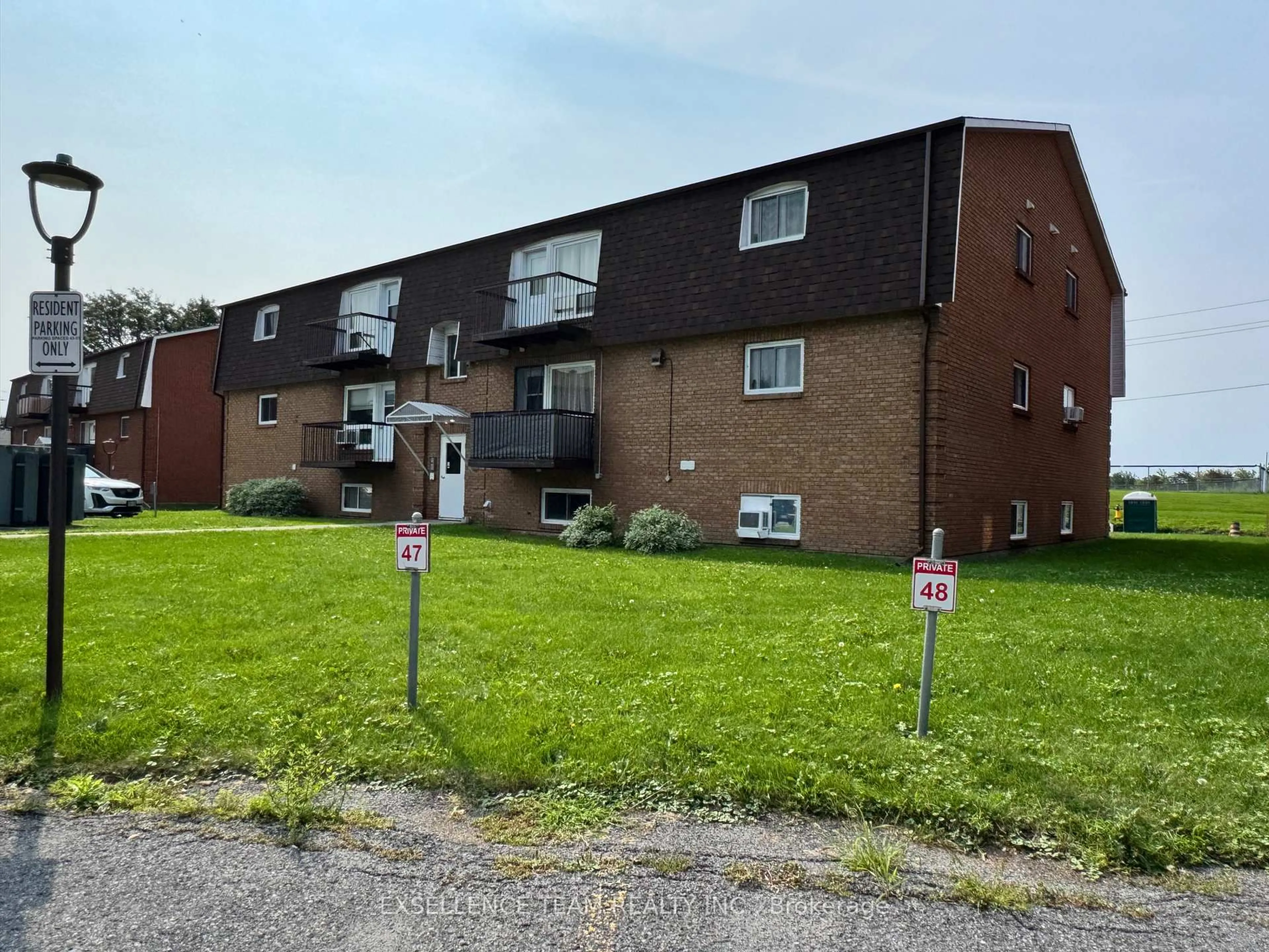 A pic from outside/outdoor area/front of a property/back of a property/a pic from drone, unknown for 75 Race St #12, Cornwall Ontario K6H 1G7