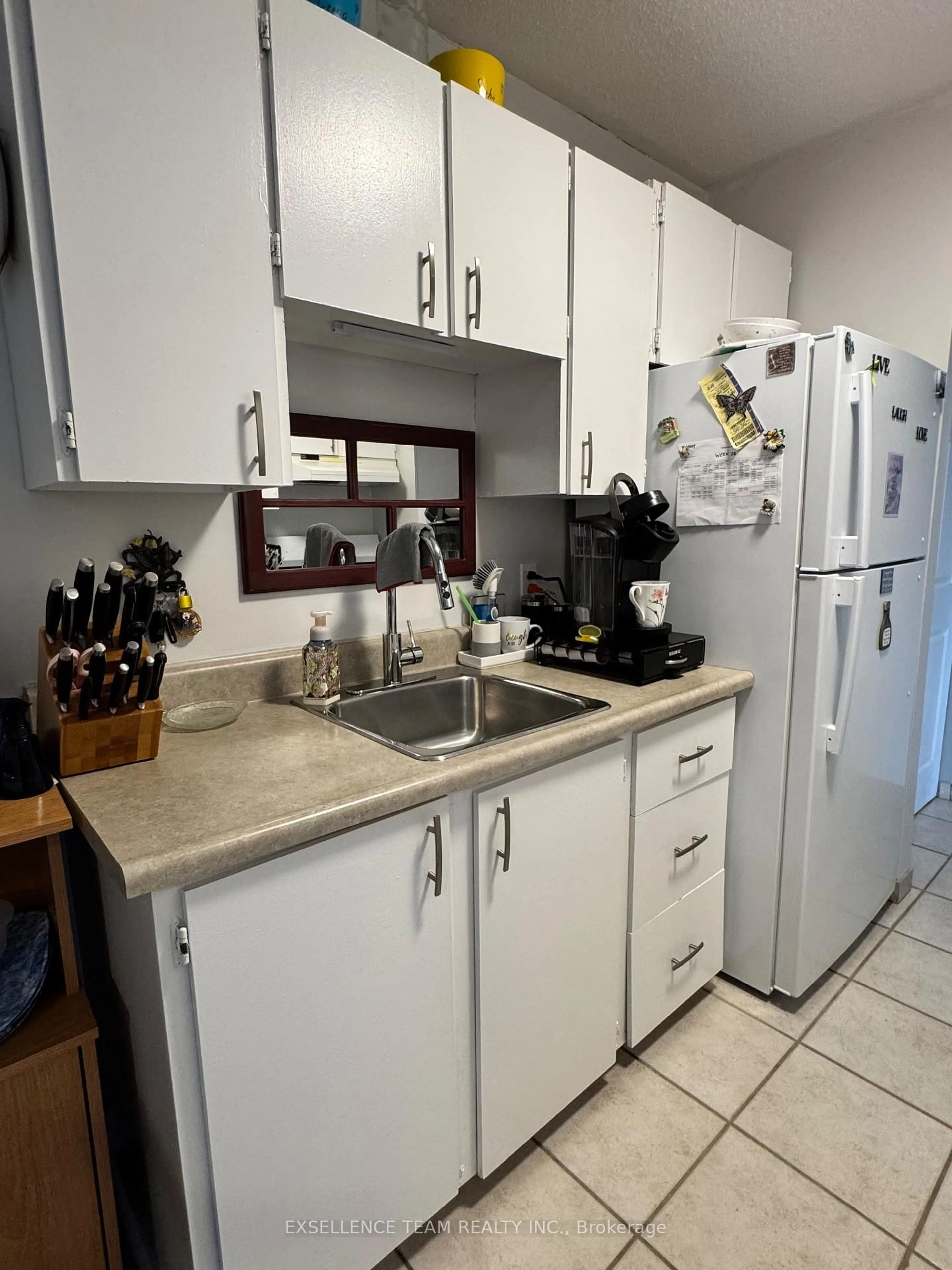 Standard kitchen, unknown for 75 Race St #12, Cornwall Ontario K6H 1G7
