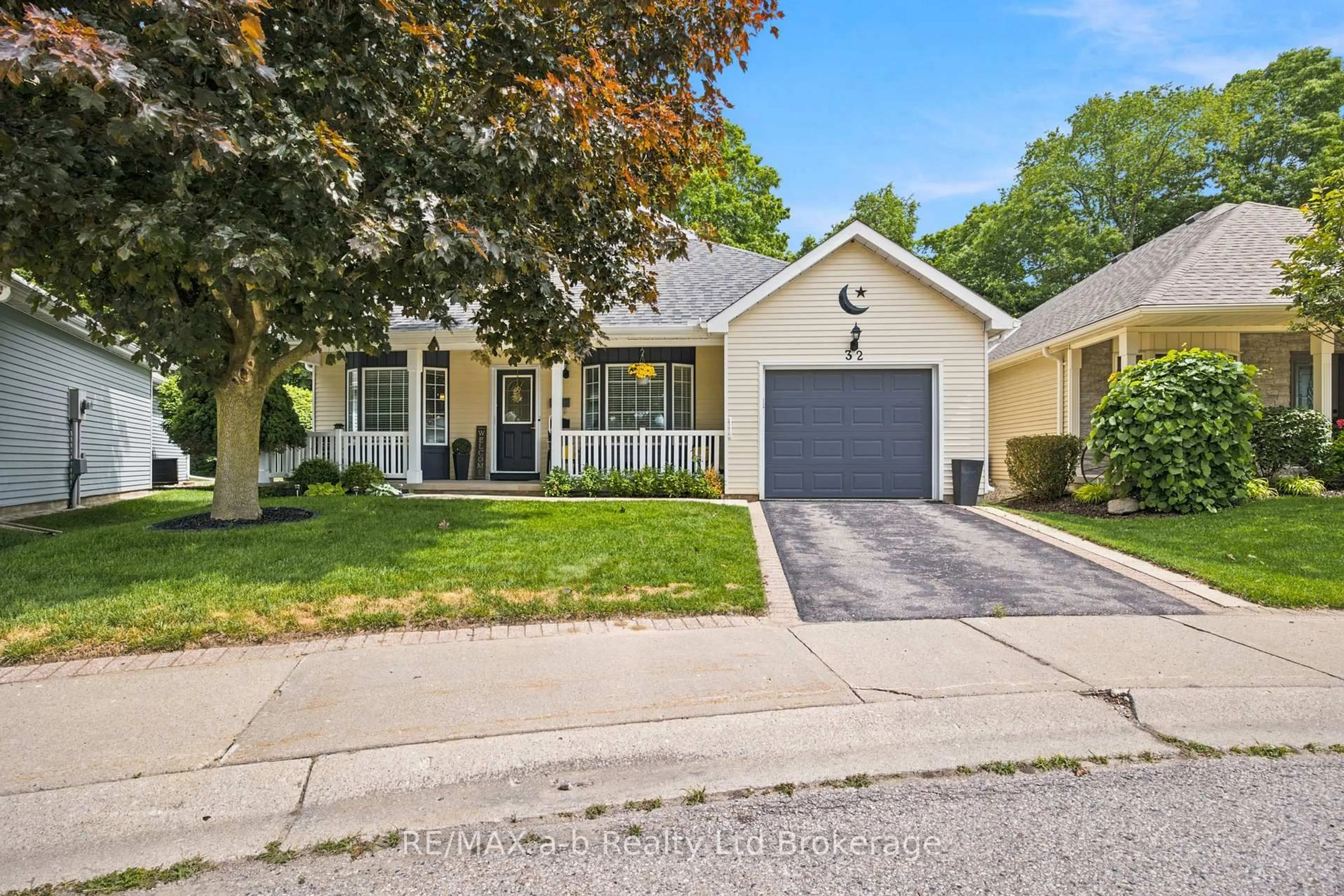 Home with vinyl exterior material, street for 32 Wilkins Cres, Tillsonburg Ontario N4G 5M6
