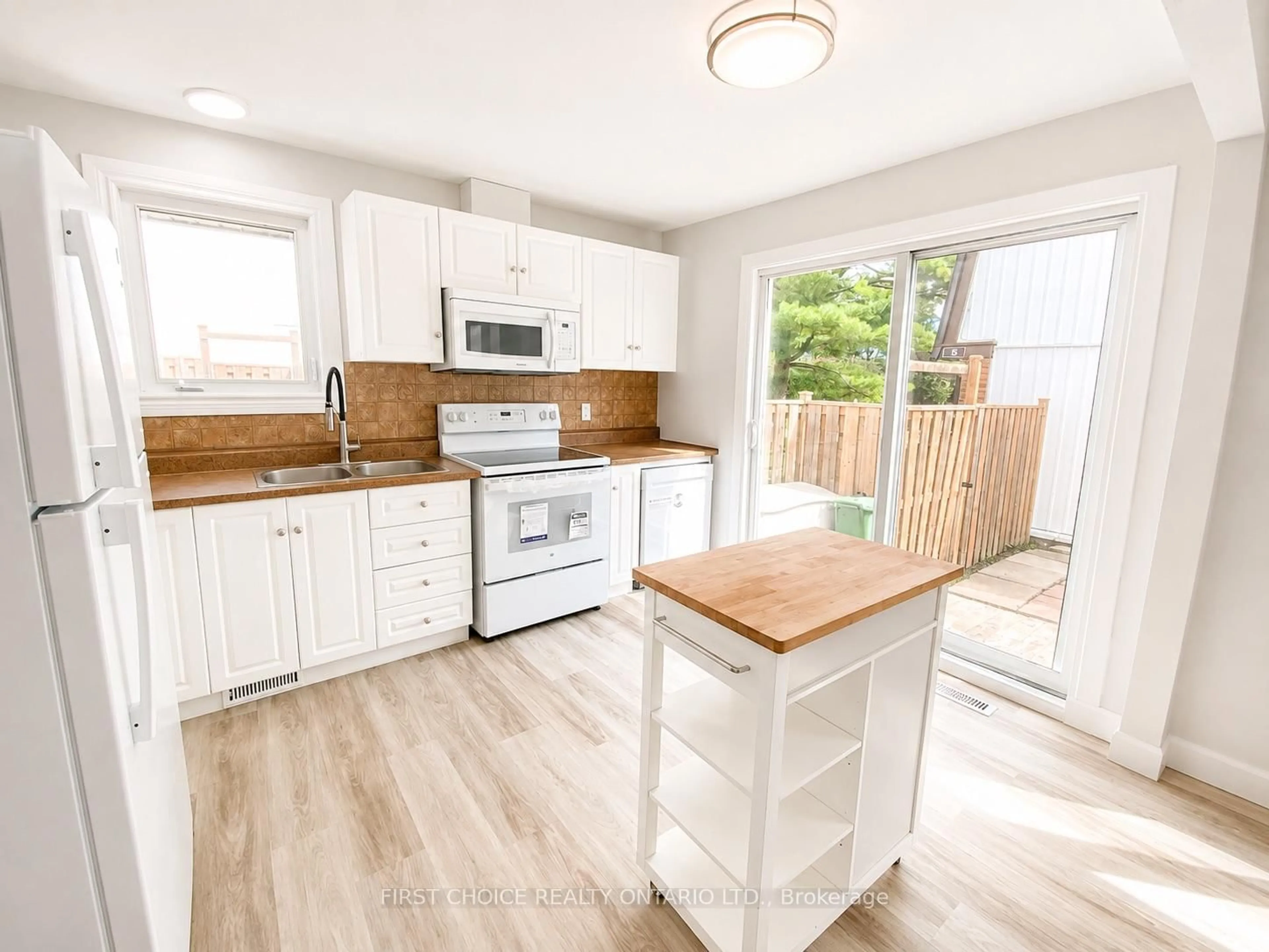 Open concept kitchen, wood/laminate floor for 837 Eastvale Dr #6, Ottawa Ontario K1J 7T5