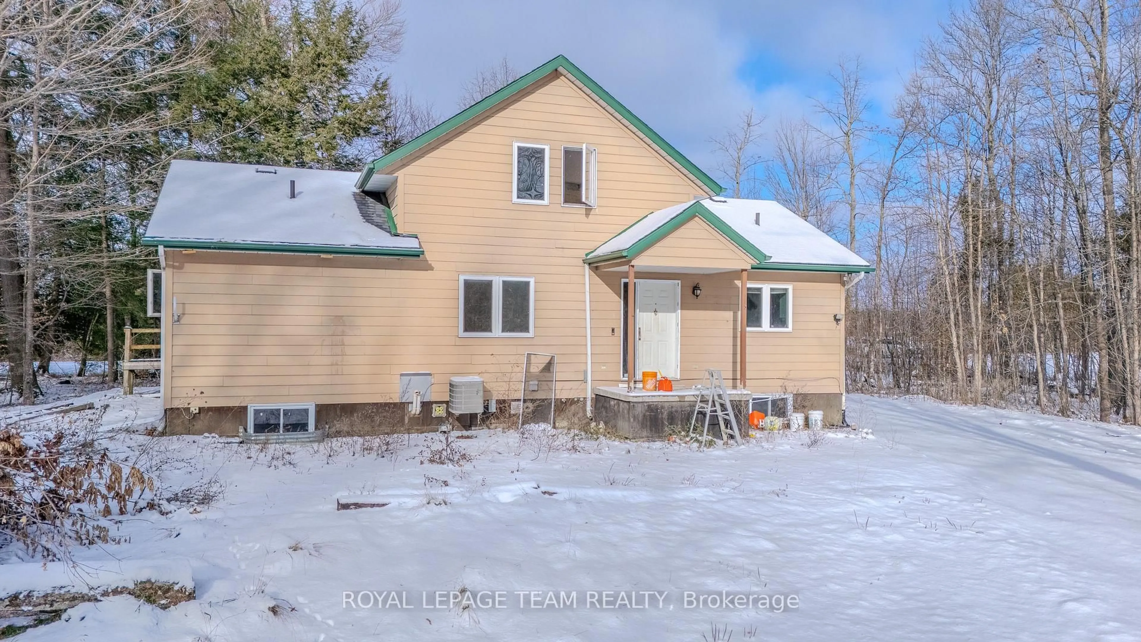 A pic from outside/outdoor area/front of a property/back of a property/a pic from drone, building for 685 Kidd Rd, Ashton Ontario K0A 1B0