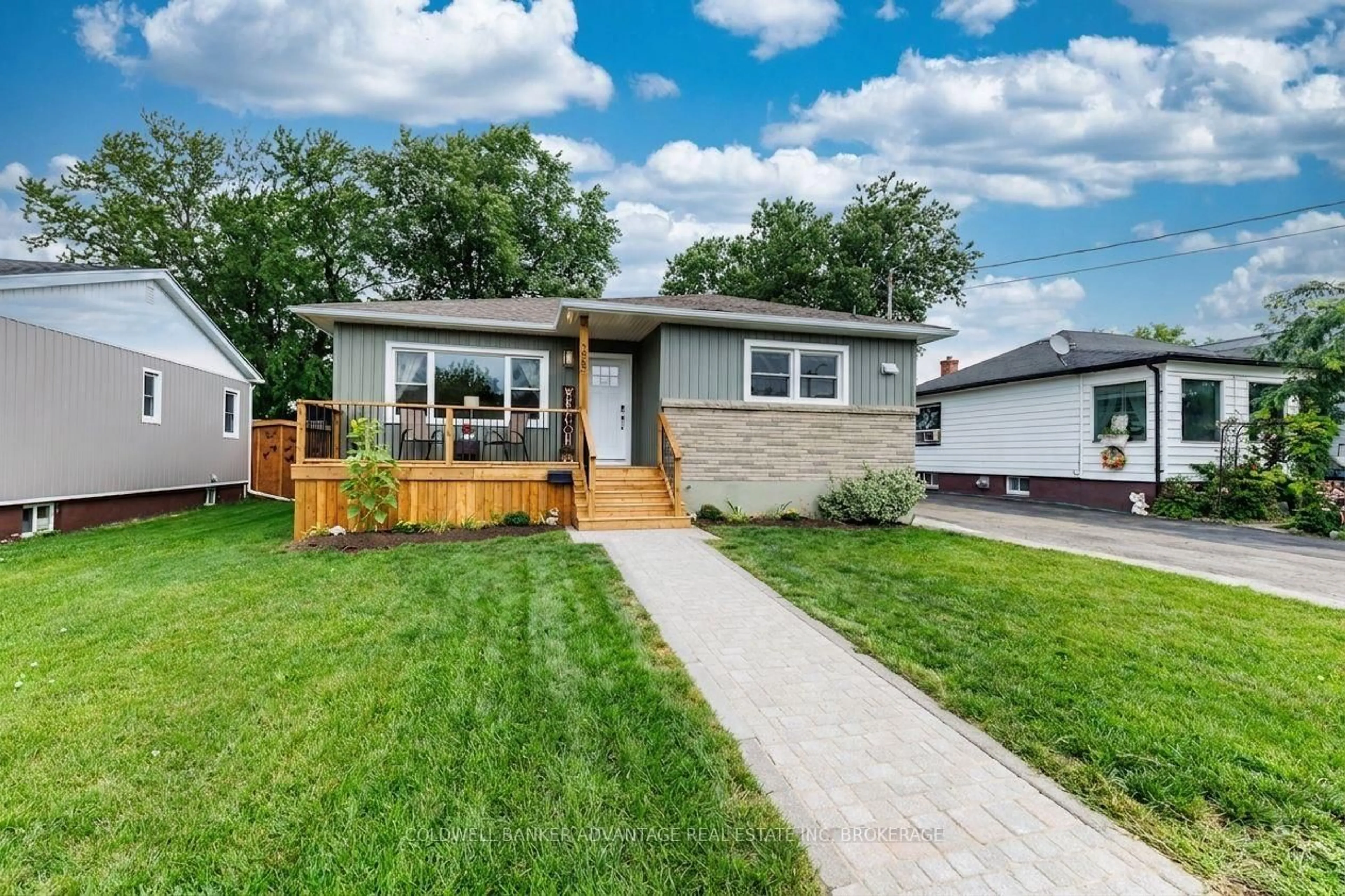 Home with vinyl exterior material, street for 205 Borden Ave, Port Colborne Ontario L3K 3Z9