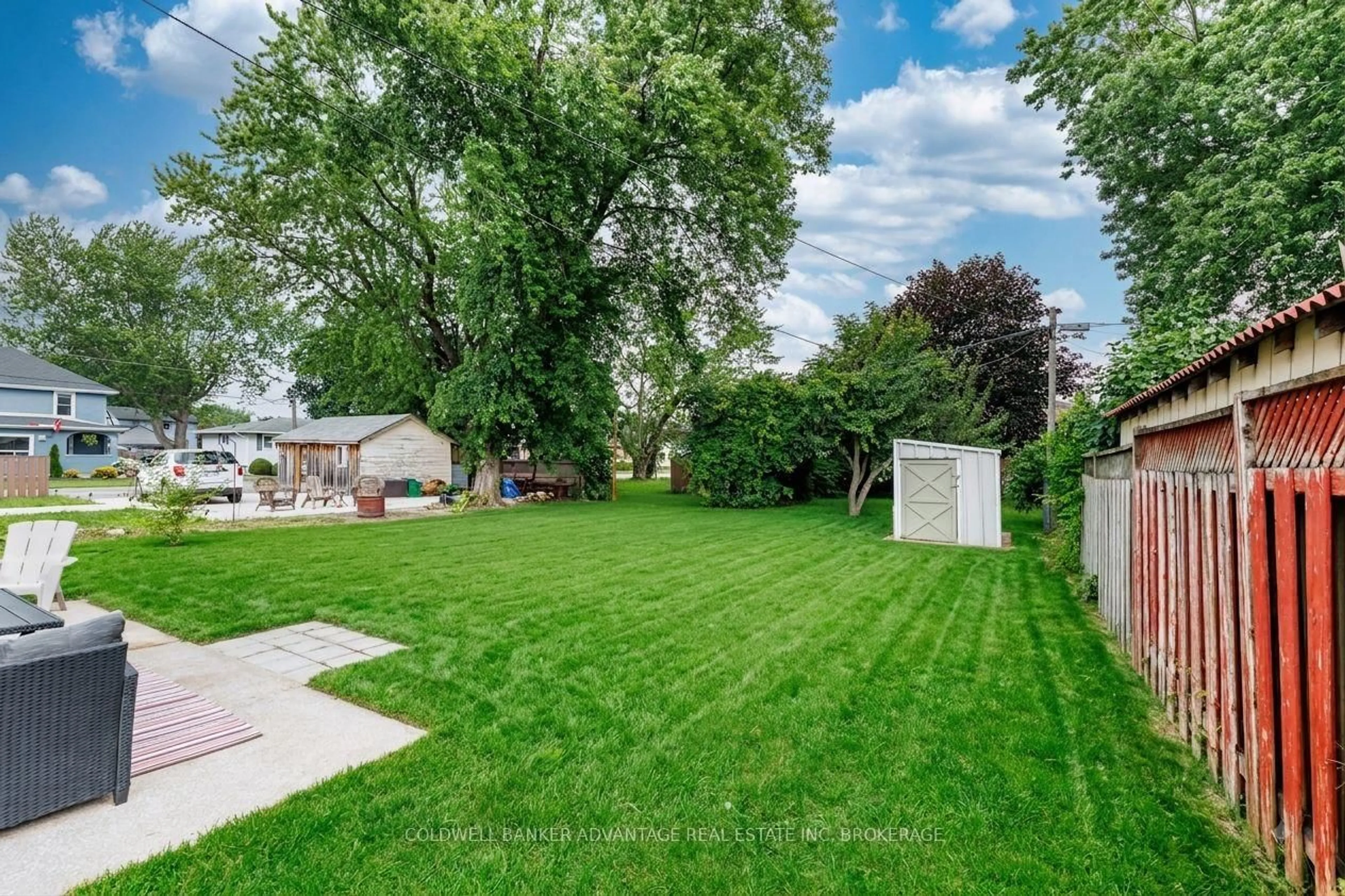Patio, street for 205 Borden Ave, Port Colborne Ontario L3K 3Z9