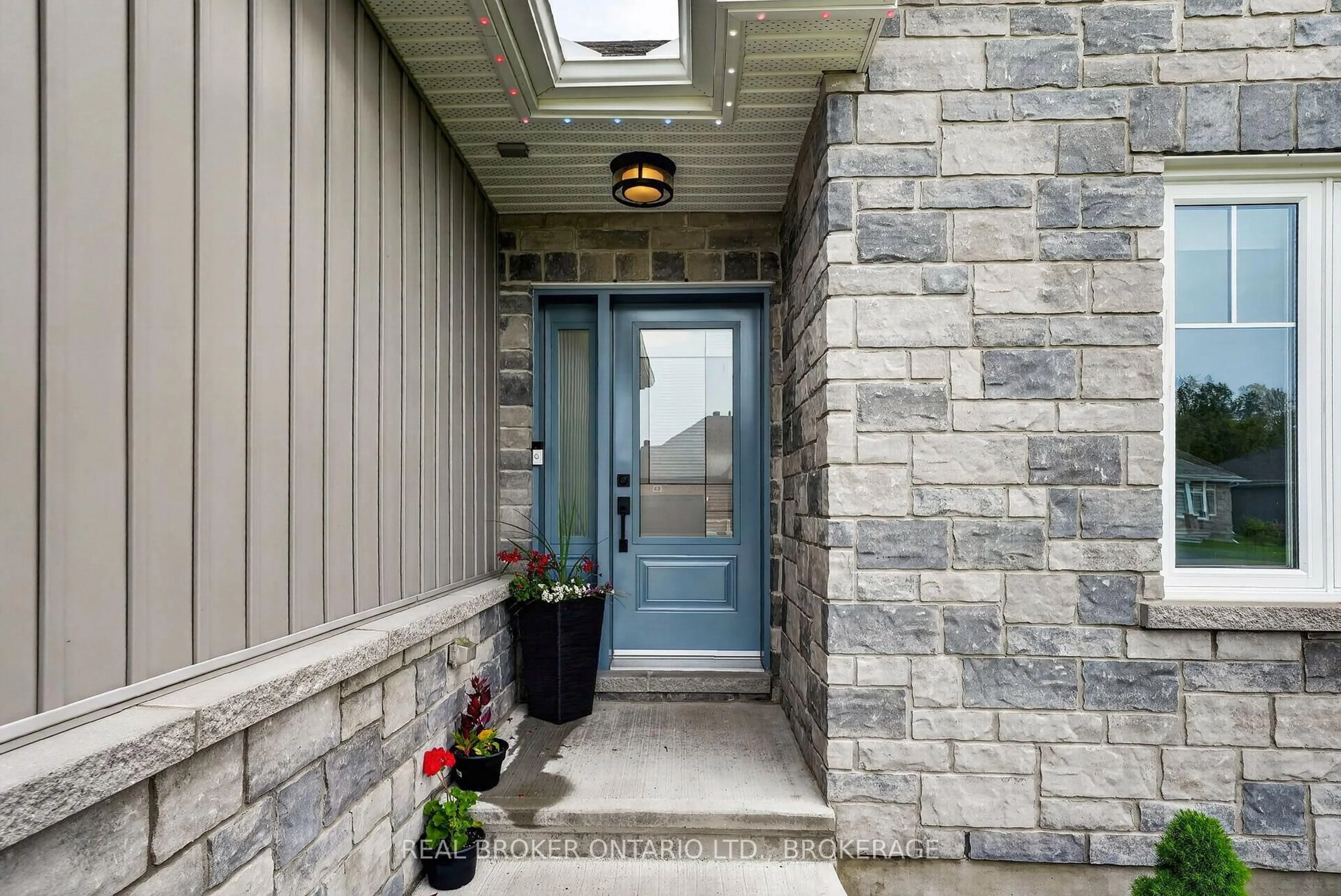 Indoor entryway for 31 Hilda St, South Stormont Ontario K0C 1P0