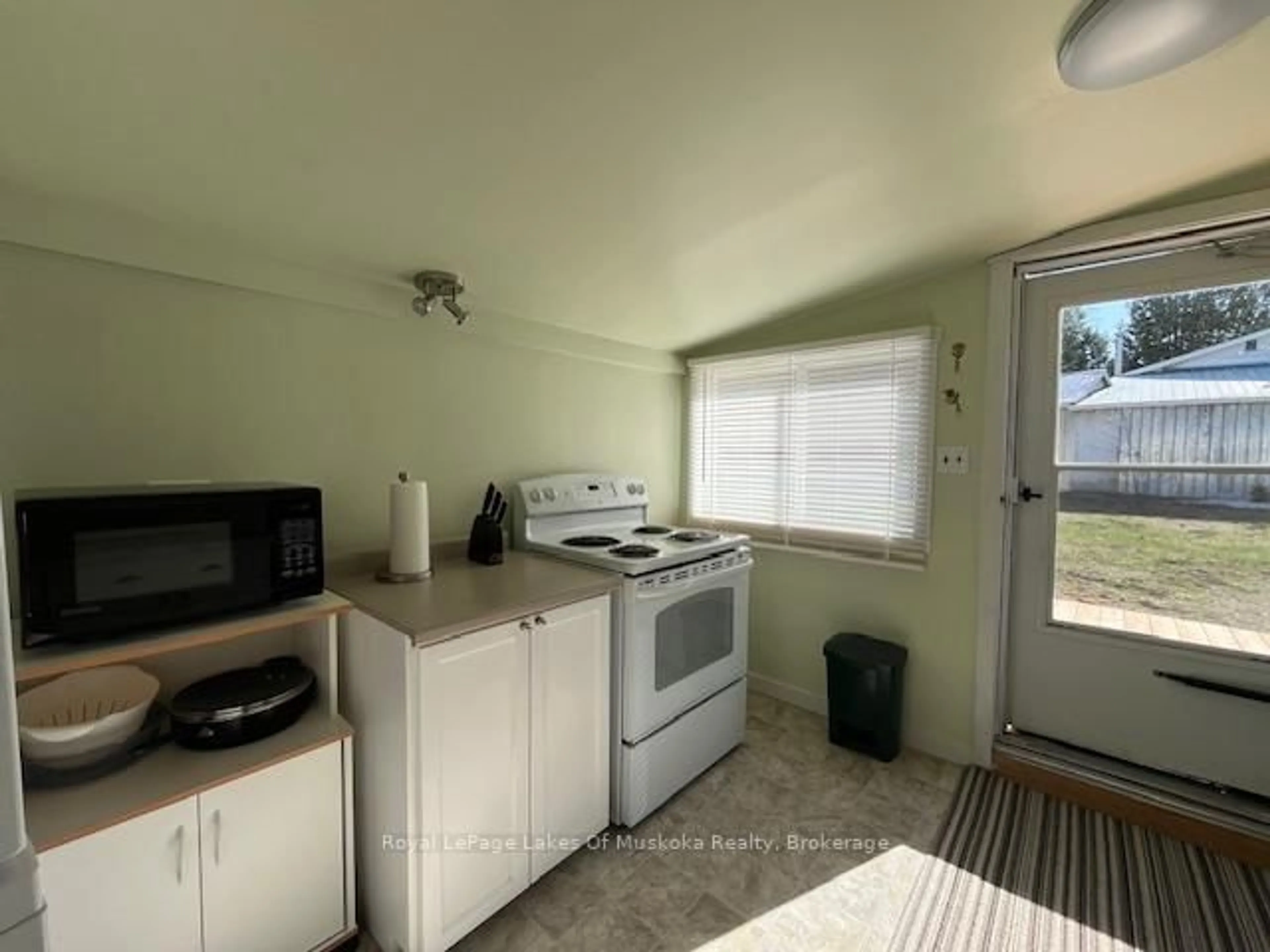 Unknown for 75 Park St, Sundridge Ontario P0A 1Z0
