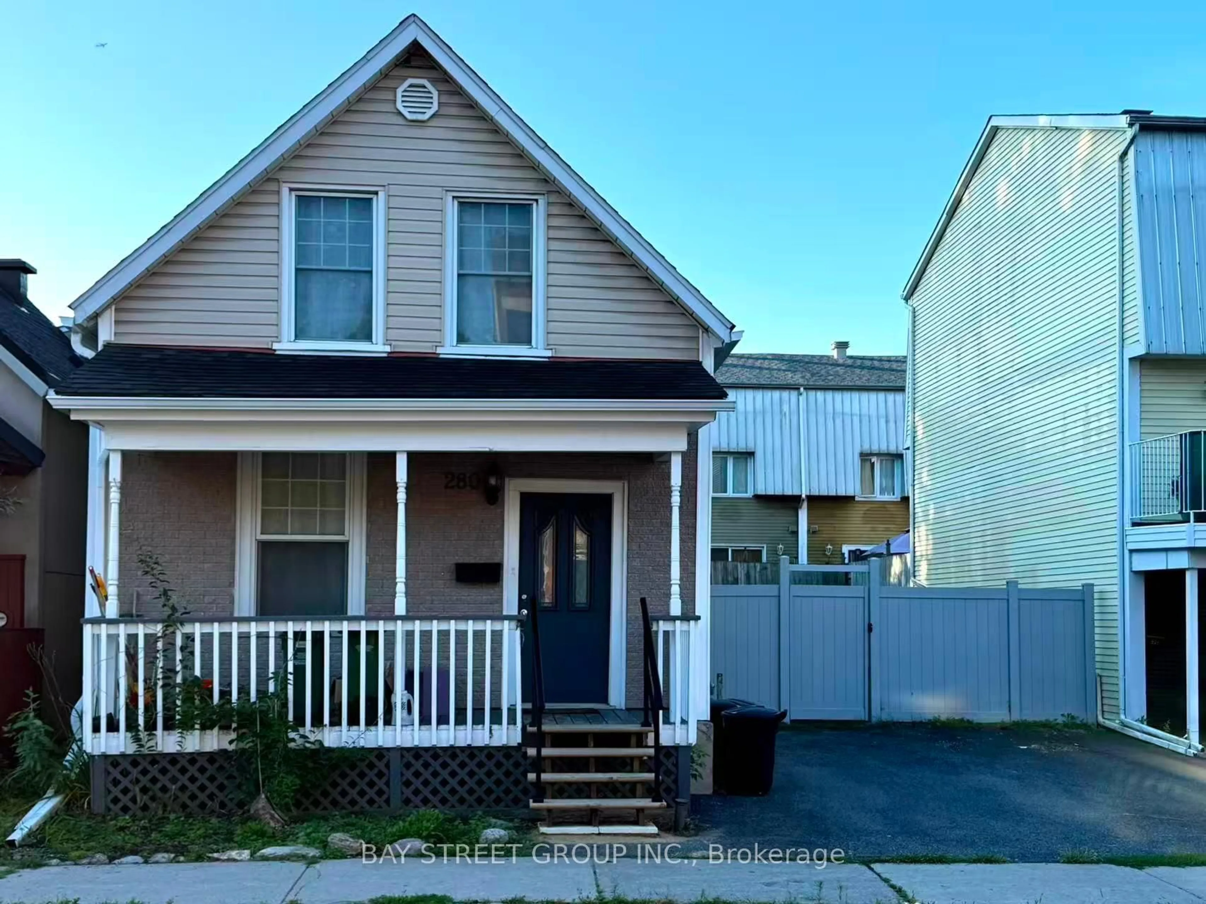 Home with vinyl exterior material, street for 280 ST ANDREW St, Ottawa Ontario K1N 5G7