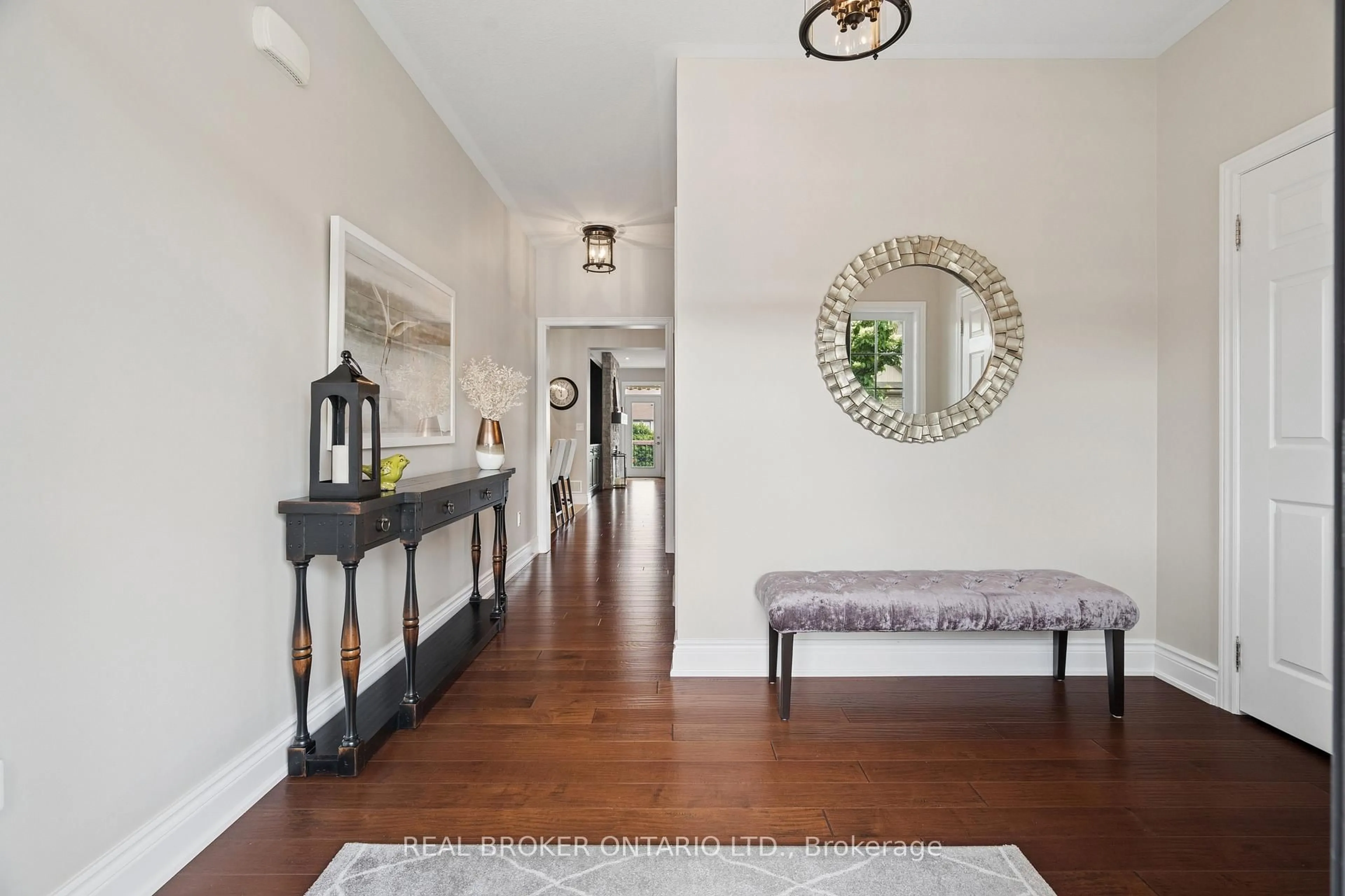 Indoor entryway for 14 Chestnut Dr, Guelph/Eramosa Ontario N0B 2K0