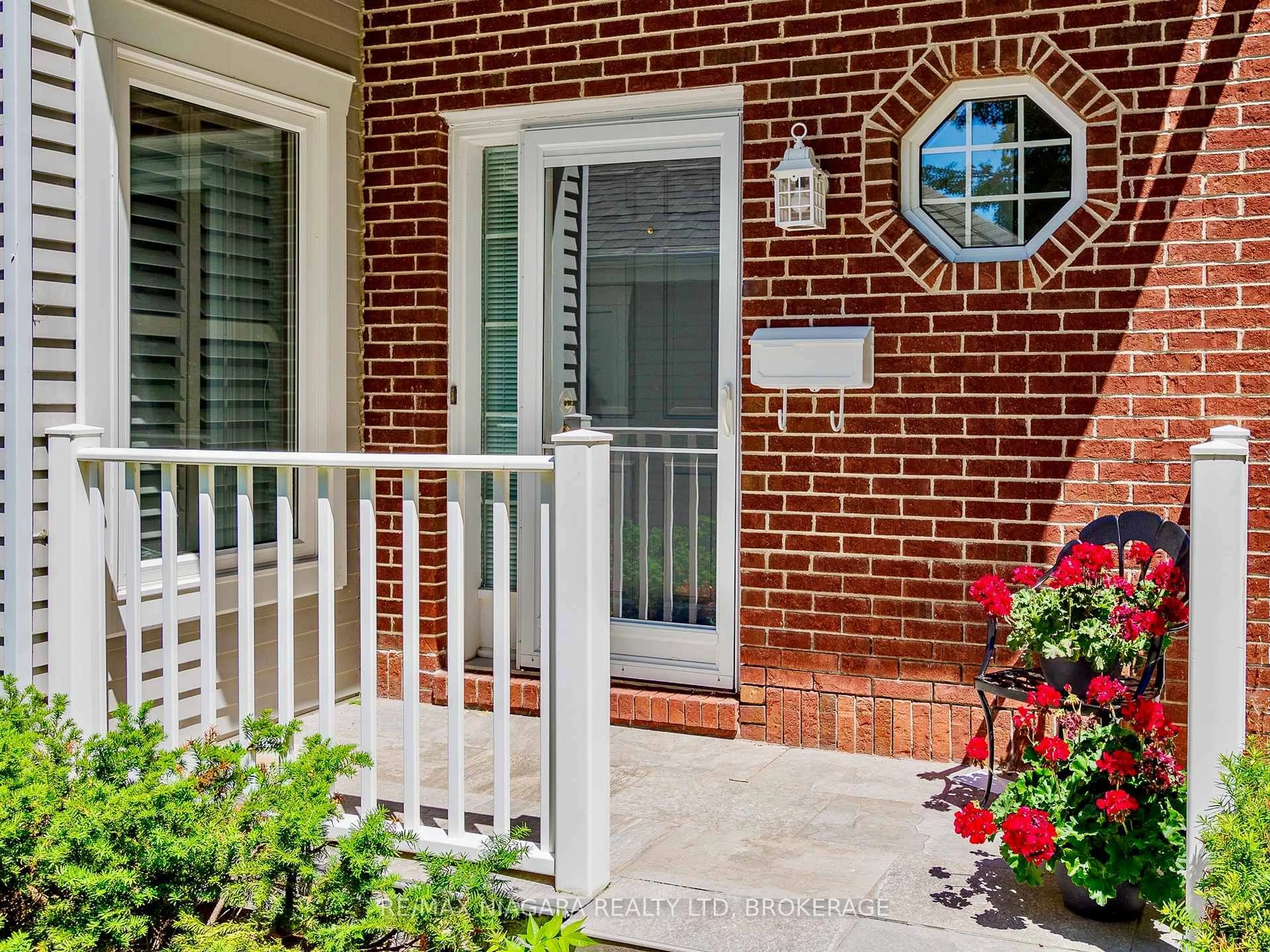 Indoor entryway for 5 Lakeside Dr #23, St. Catharines Ontario L2M 1P3
