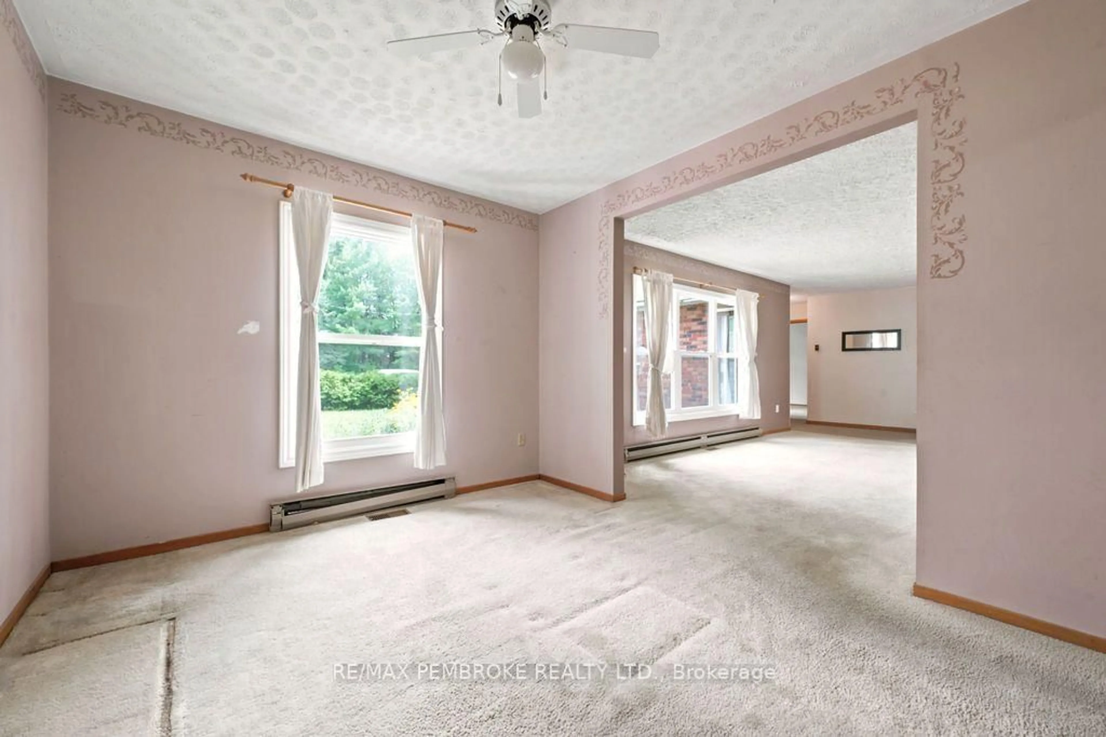 A pic of a room for 20 Meadowbrook Dr, Pembroke Ontario K8A 7C3
