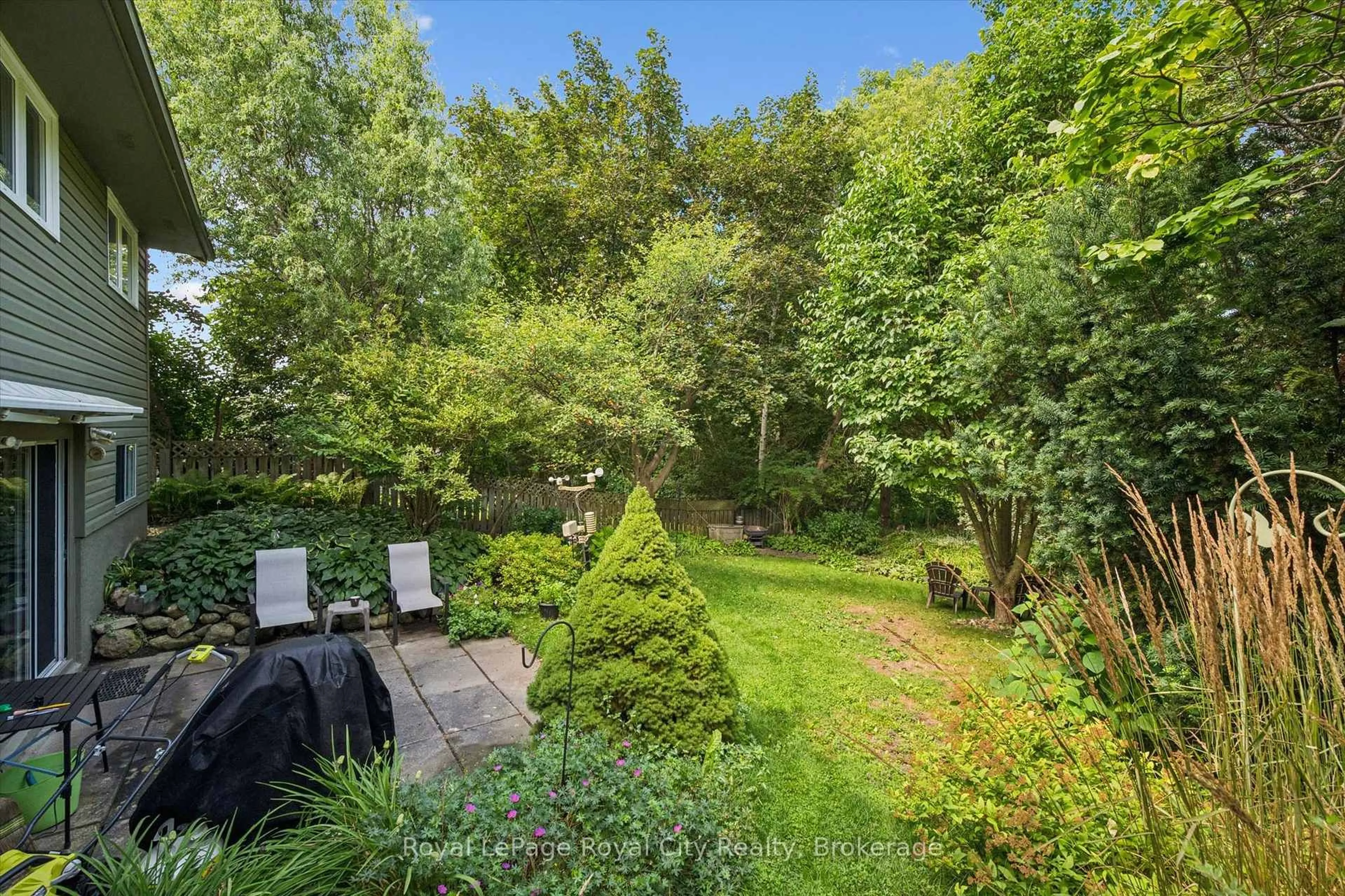 A pic from outside/outdoor area/front of a property/back of a property/a pic from drone, forest/trees view for 34 Pondview Cres, Guelph Ontario N1E 3K1
