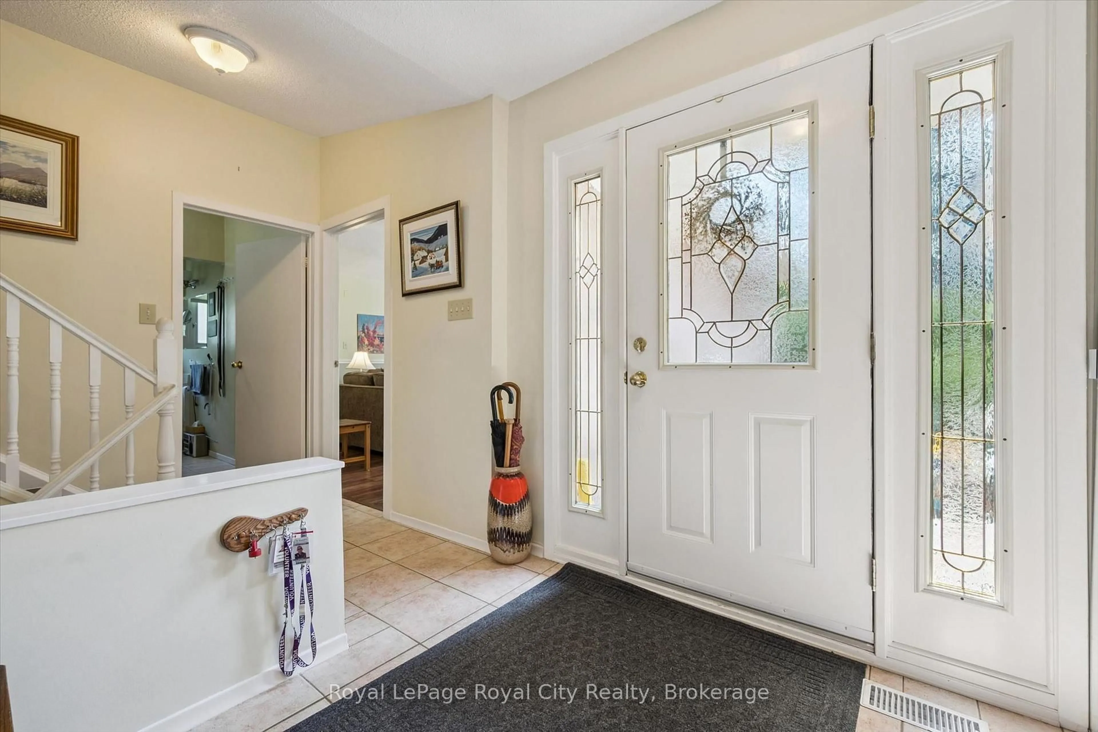 Indoor entryway for 34 Pondview Cres, Guelph Ontario N1E 3K1
