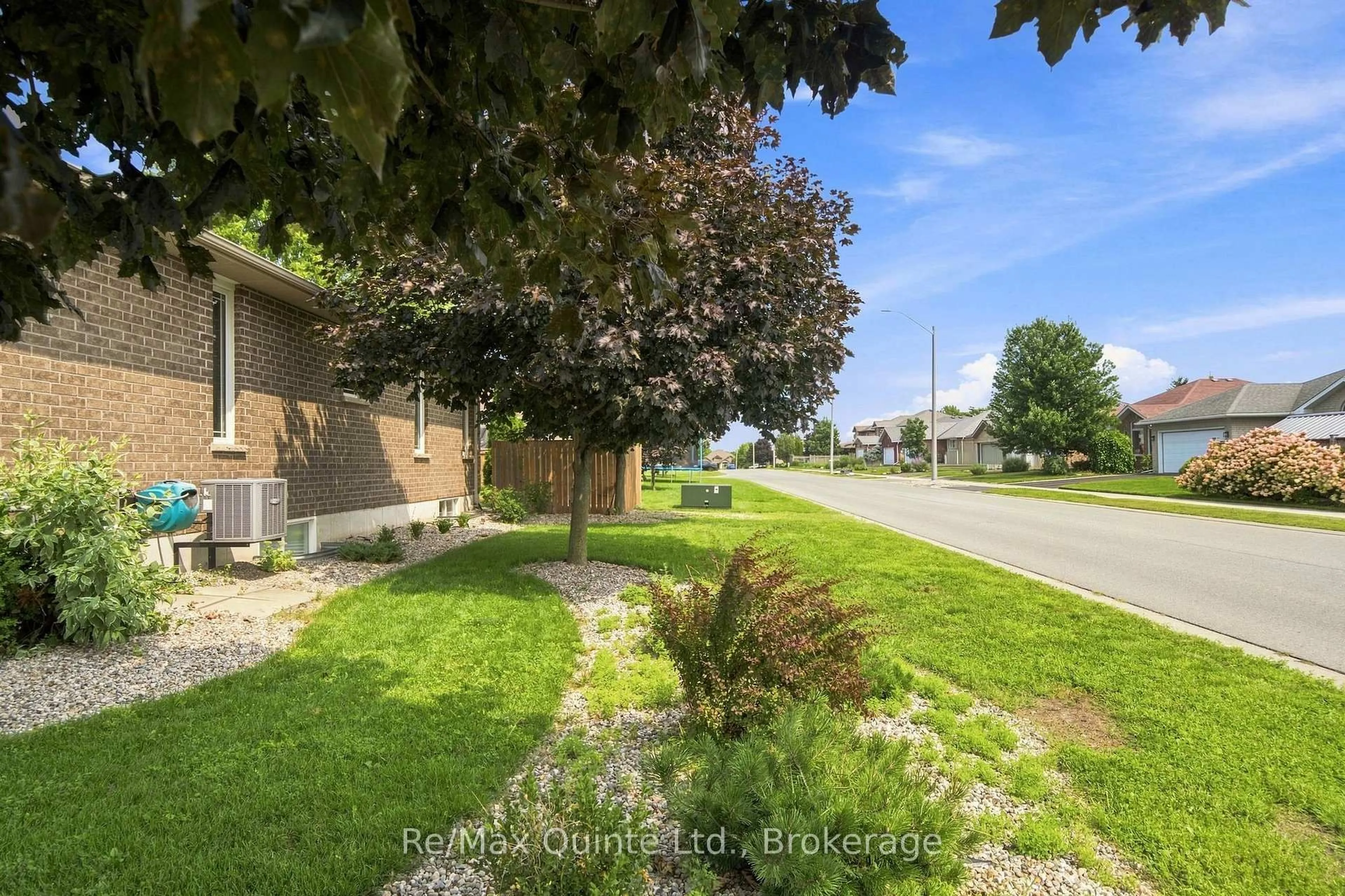 A pic from outside/outdoor area/front of a property/back of a property/a pic from drone, street for 31 Essex Dr, Belleville Ontario K8N 0M9