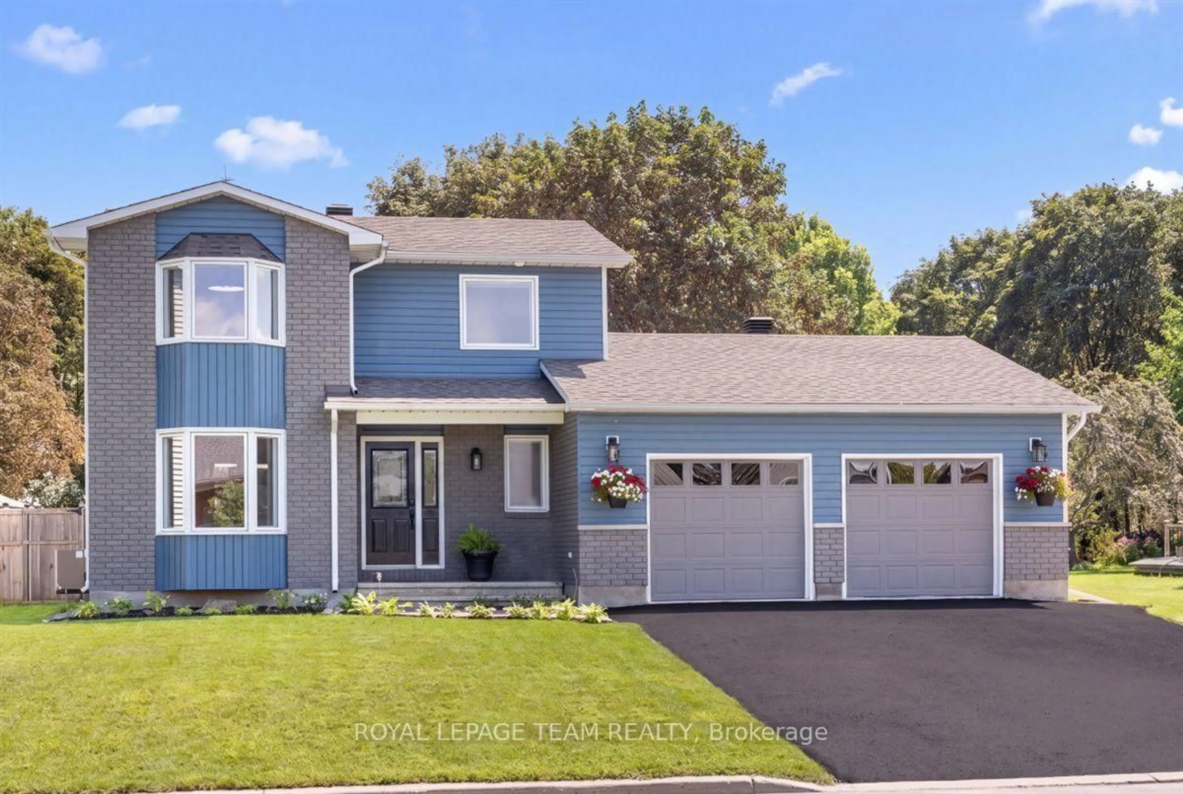 Home with vinyl exterior material, street for 38 Patterson Cres, Carleton Place Ontario K7C 4H3
