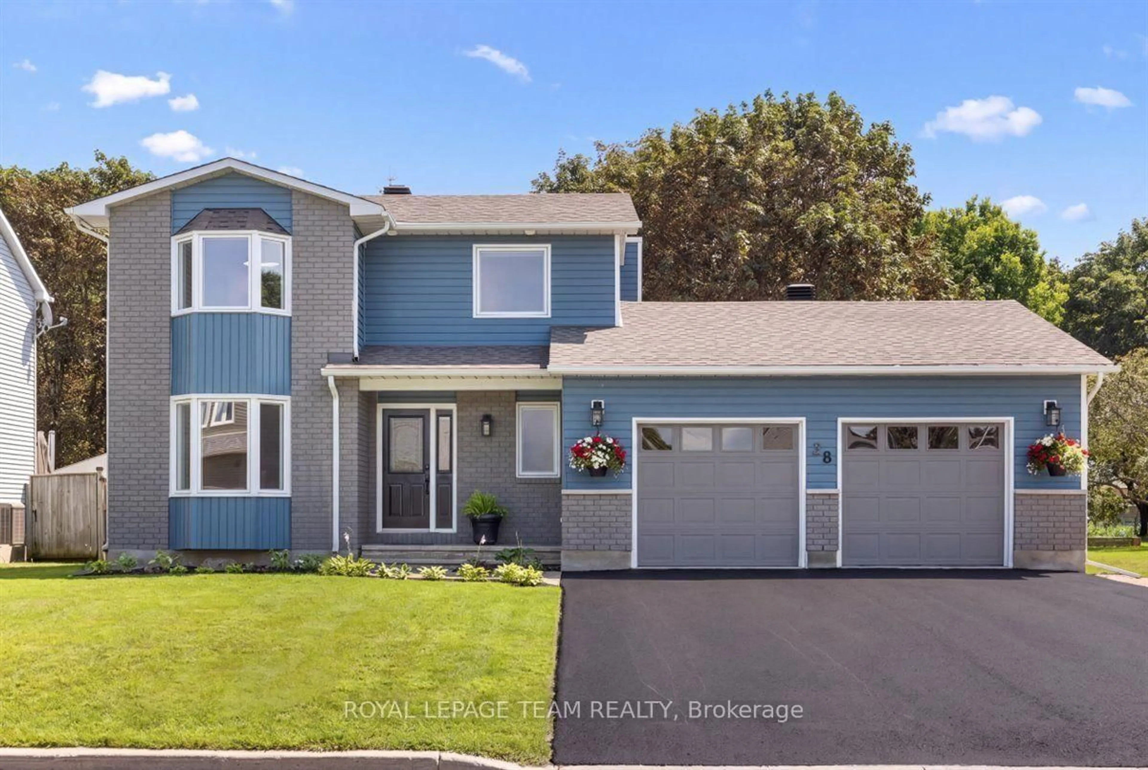 Home with vinyl exterior material, street for 38 Patterson Cres, Carleton Place Ontario K7C 4H3