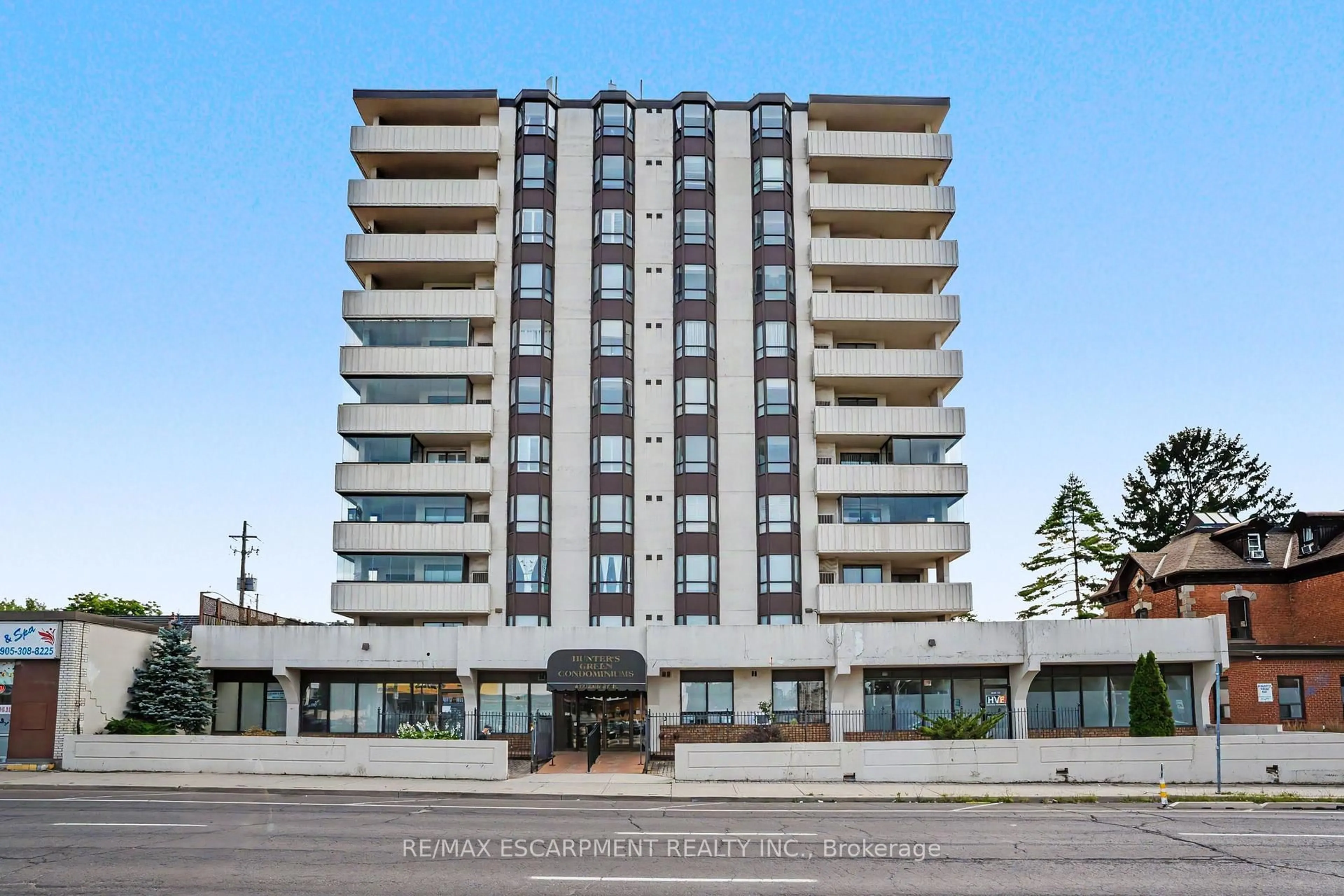 Indoor foyer for 432 Main St #603, Hamilton Ontario L8N 1J9
