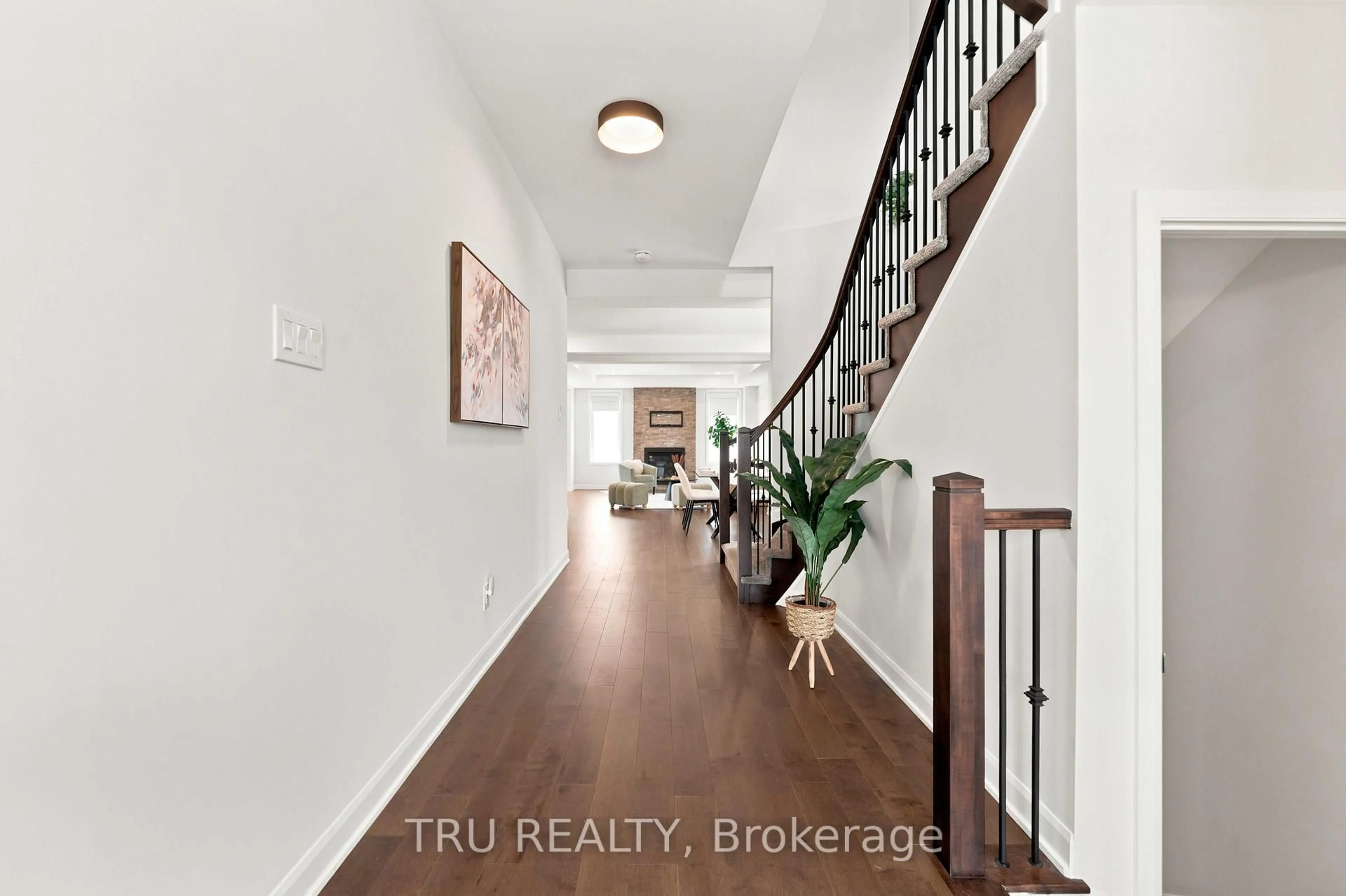 Indoor entryway for 603 Winterset Rd, Ottawa Ontario K2T 0R2