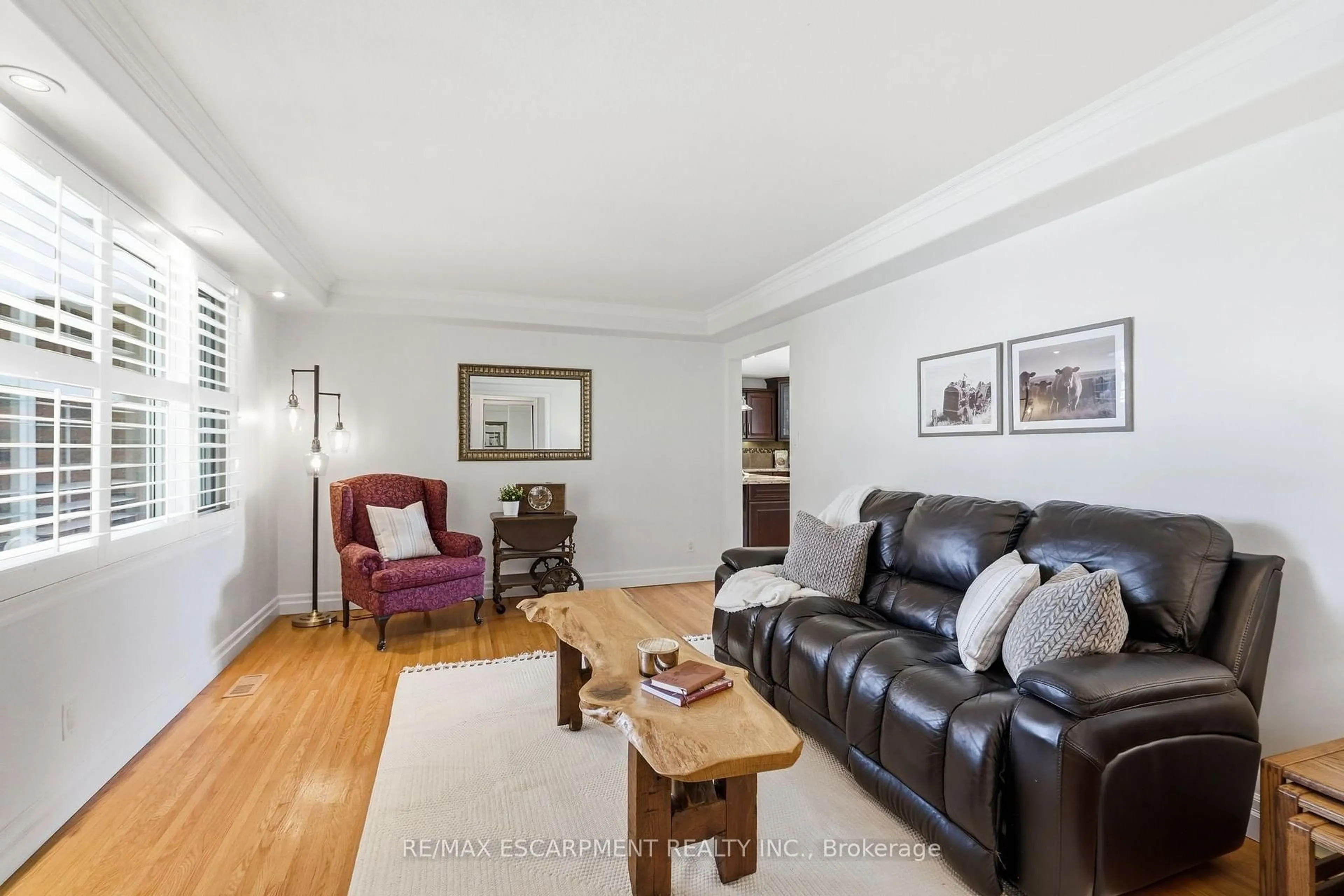 Living room with furniture, wood/laminate floor for 9784 GOODALE Rd, West Lincoln Ontario L0R 1E0