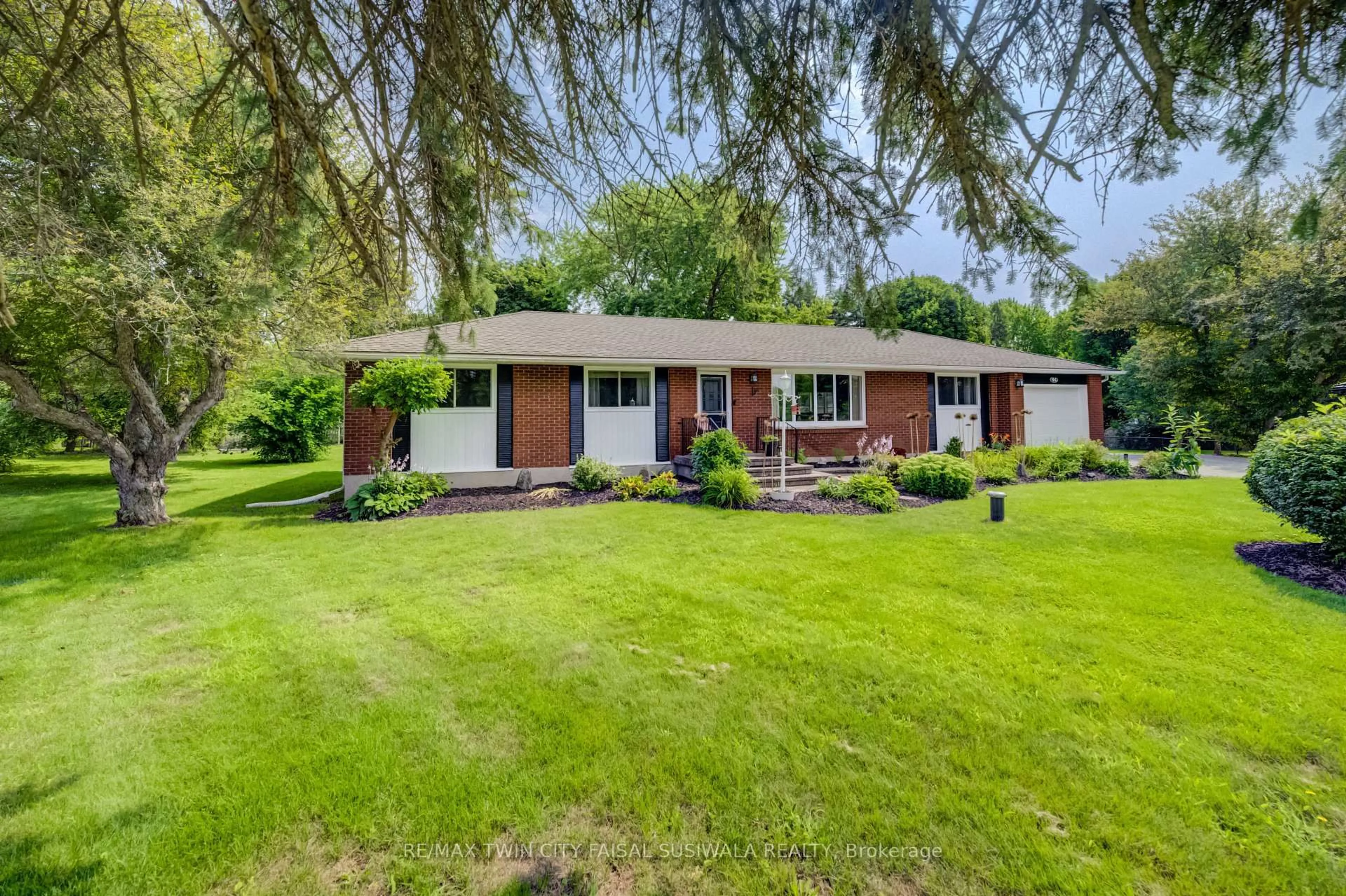 Unknown for 44 Oakwood Dr, Cambridge Ontario N1R 5S3