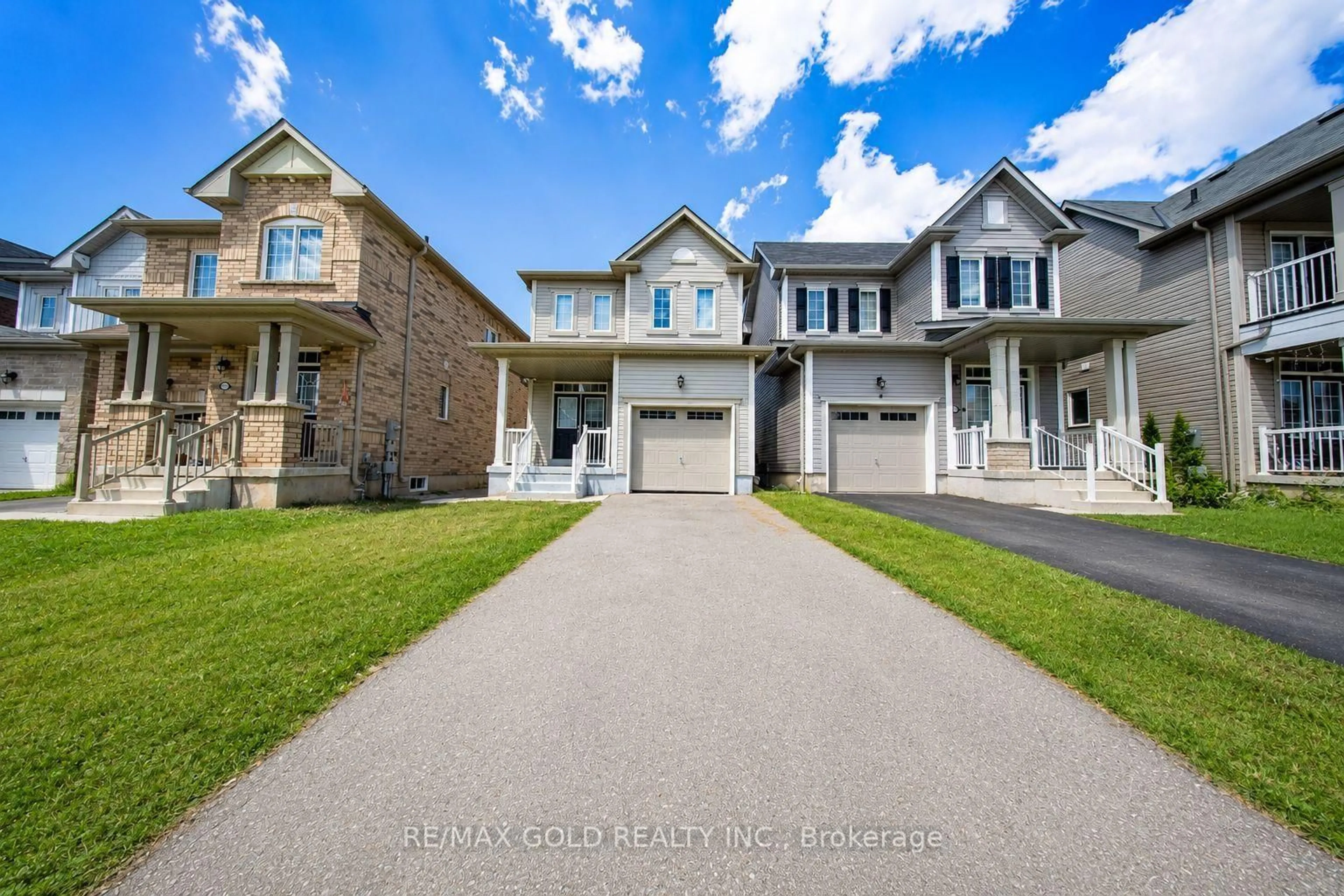 A pic from outside/outdoor area/front of a property/back of a property/a pic from drone, street for 8721 Pawpaw Lane, Niagara Falls Ontario L2H 2Y6