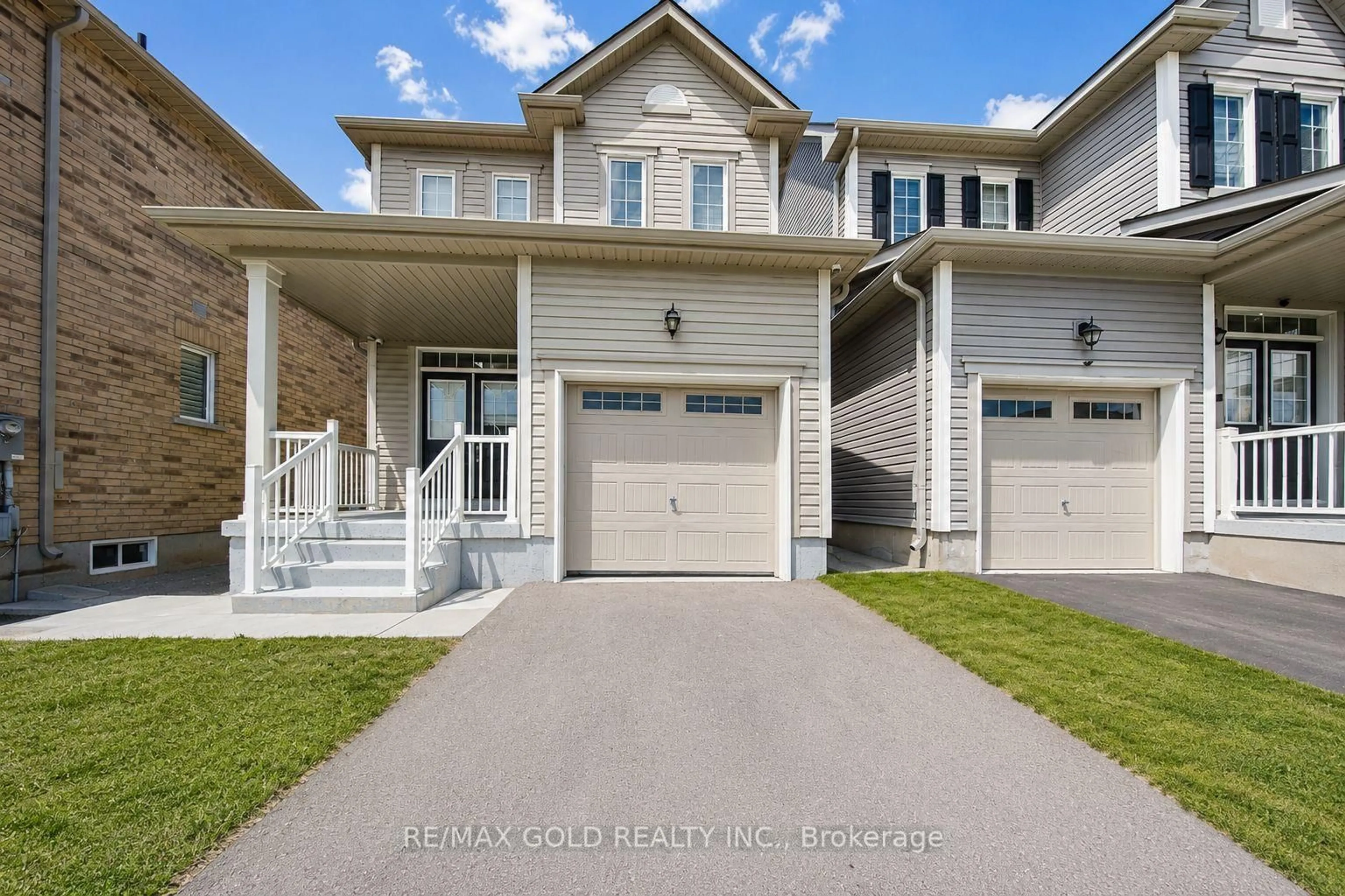 Home with vinyl exterior material, street for 8721 Pawpaw Lane, Niagara Falls Ontario L2H 2Y6