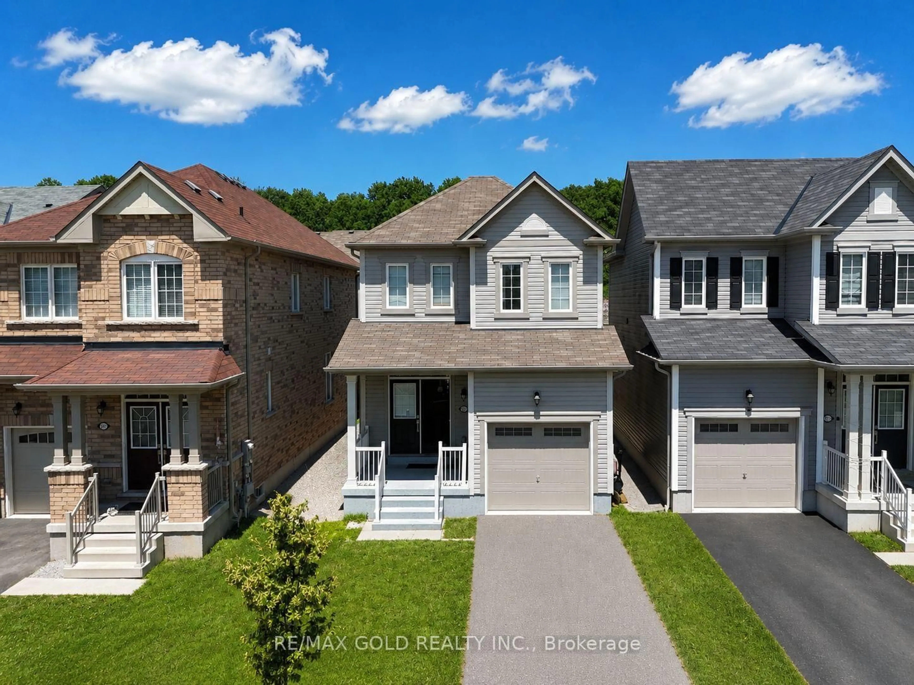 A pic from outside/outdoor area/front of a property/back of a property/a pic from drone, street for 8721 Pawpaw Lane, Niagara Falls Ontario L2H 2Y6