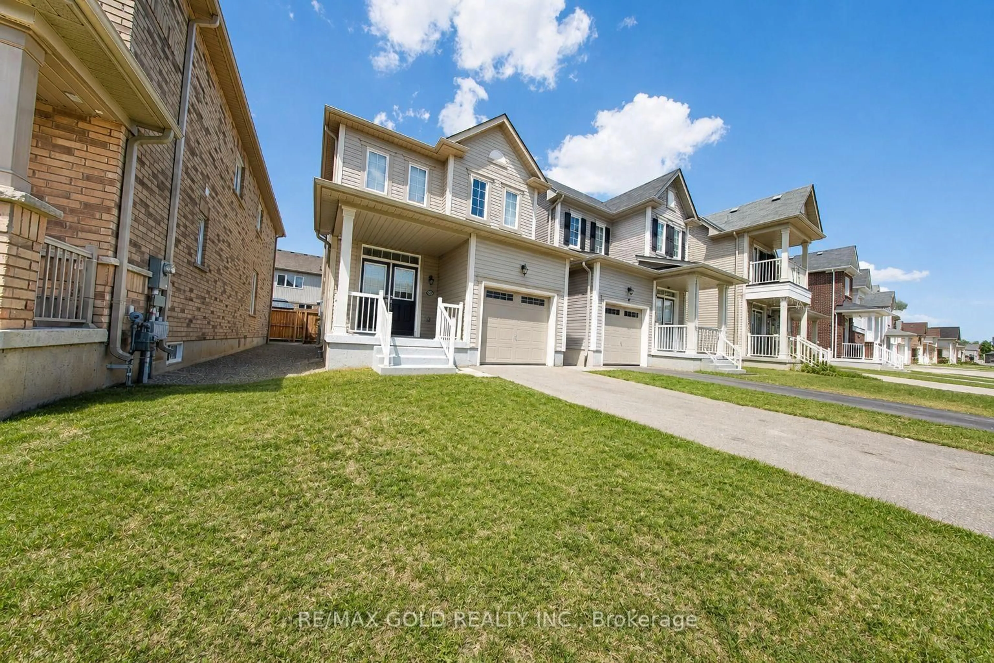 A pic from outside/outdoor area/front of a property/back of a property/a pic from drone, street for 8721 Pawpaw Lane, Niagara Falls Ontario L2H 2Y6