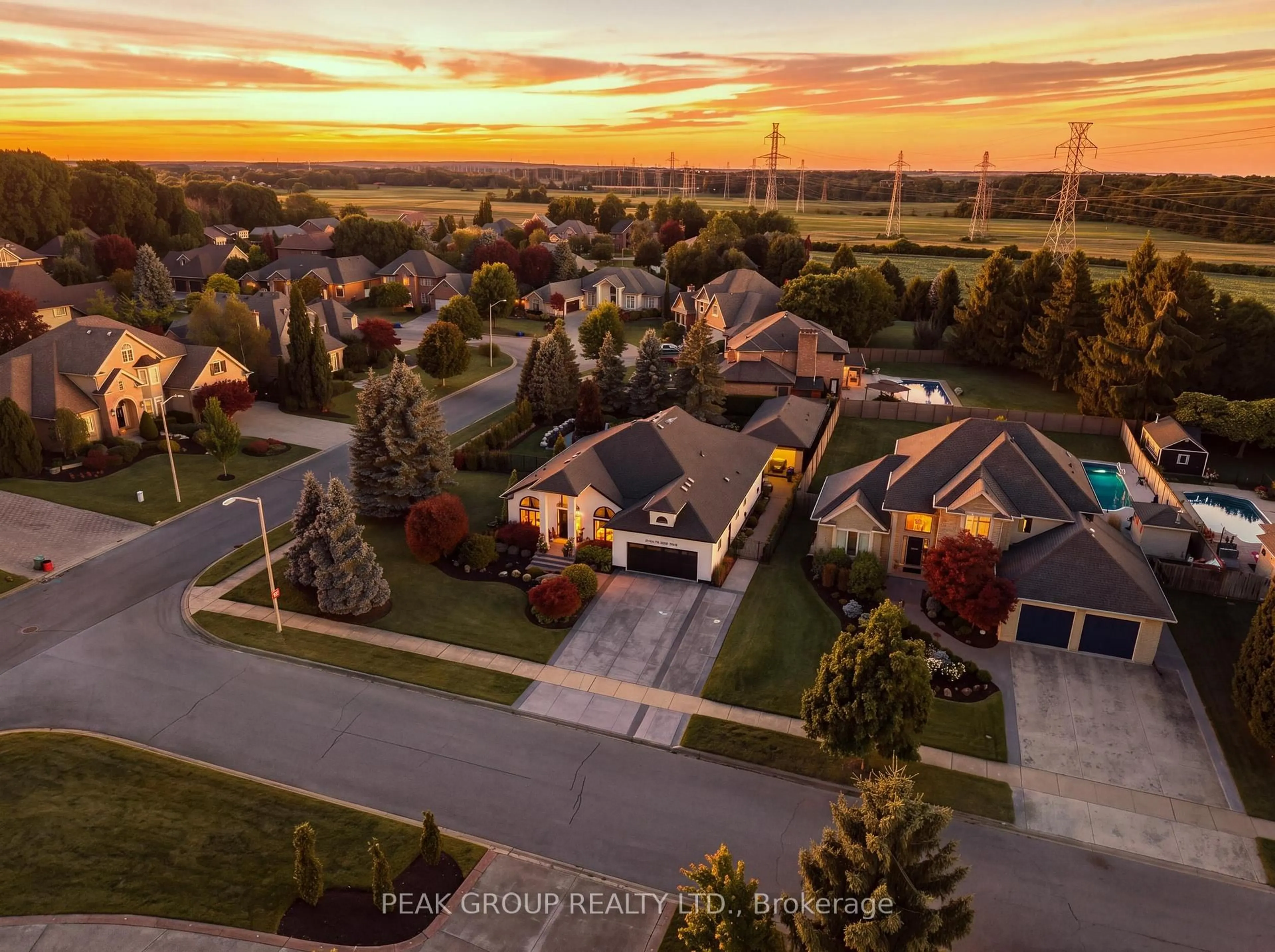 A pic from outside/outdoor area/front of a property/back of a property/a pic from drone, unknown for 8095 Cathedral Dr, Niagara Falls Ontario L2H 2Z2