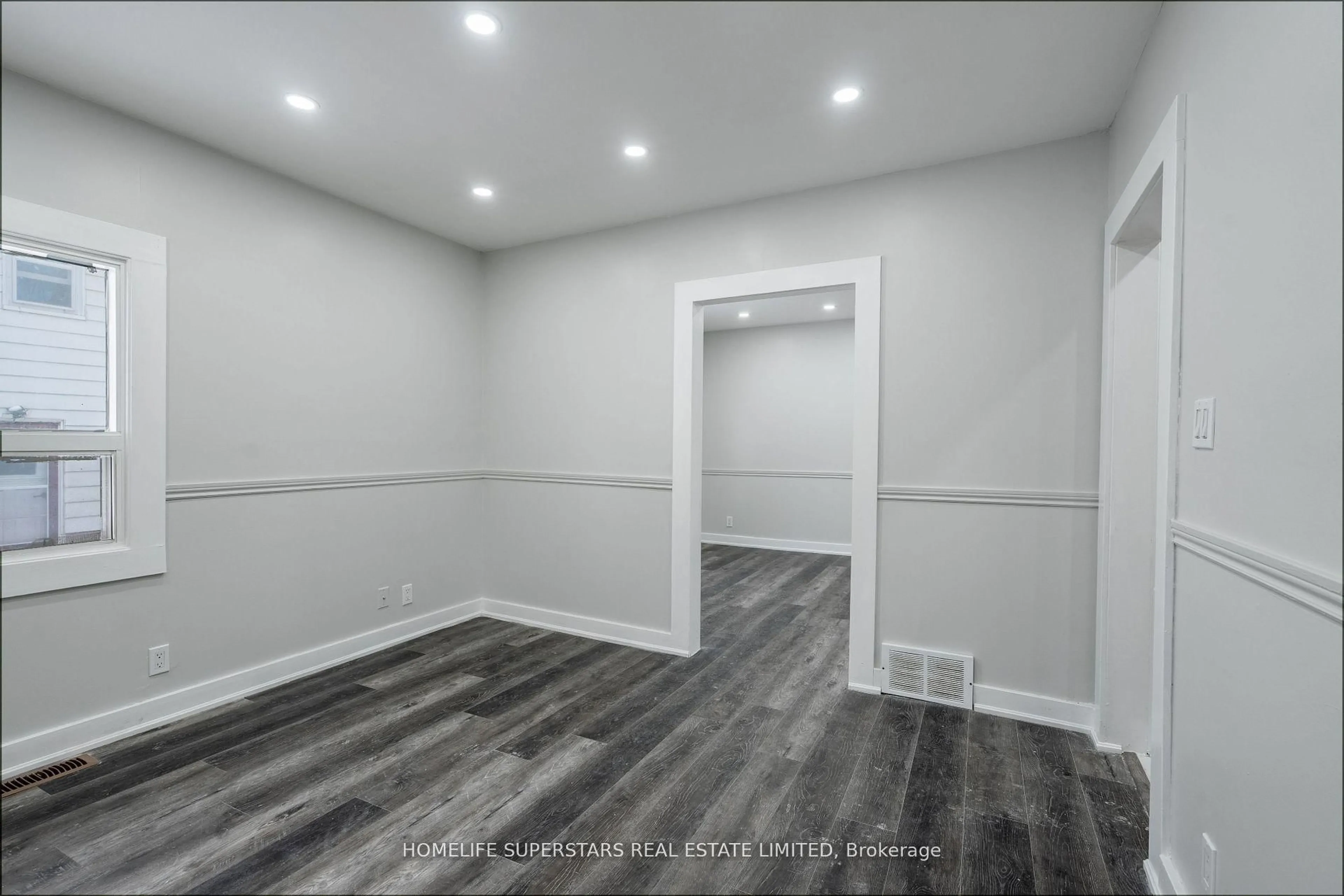 A pic of a room for 4550 Homewood Ave, Niagara Falls Ontario L2E 4X8