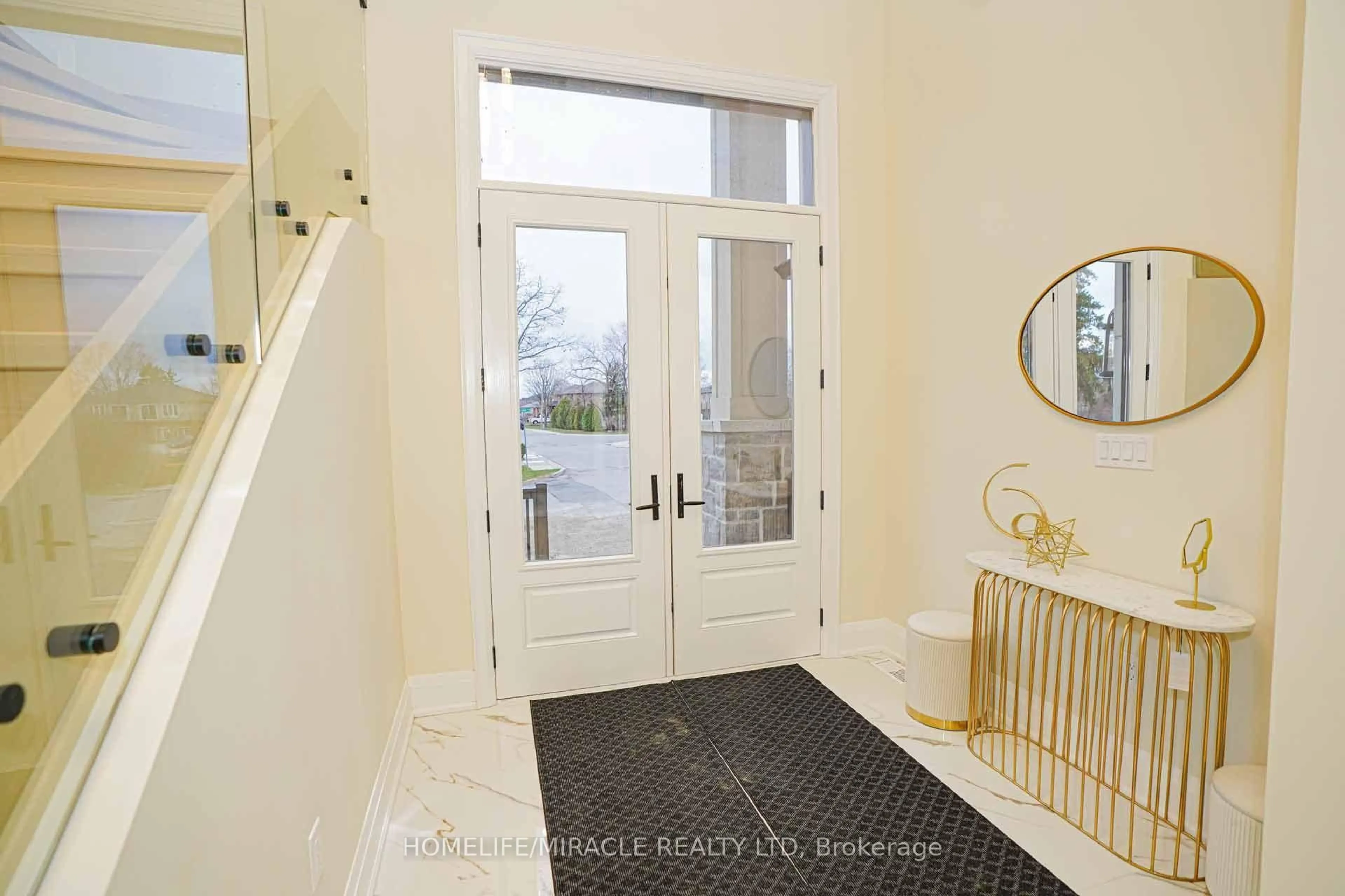 Indoor entryway for 234 Eleanor Ave, Hamilton Ontario L8W 1B5