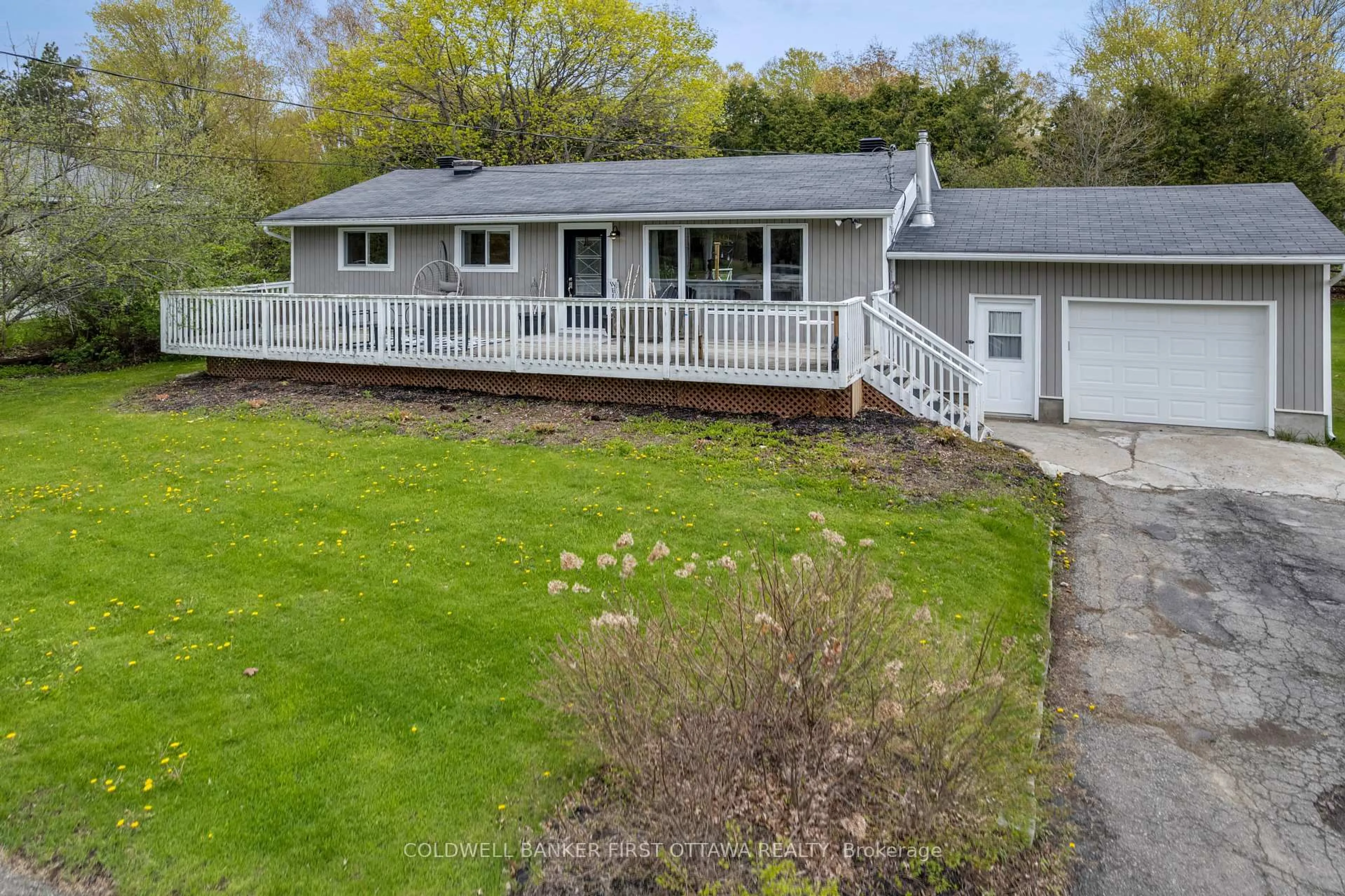 A pic from outside/outdoor area/front of a property/back of a property/a pic from drone, street for 2498 Rideau Ferry Rd, Perth Ontario K7H 3C7