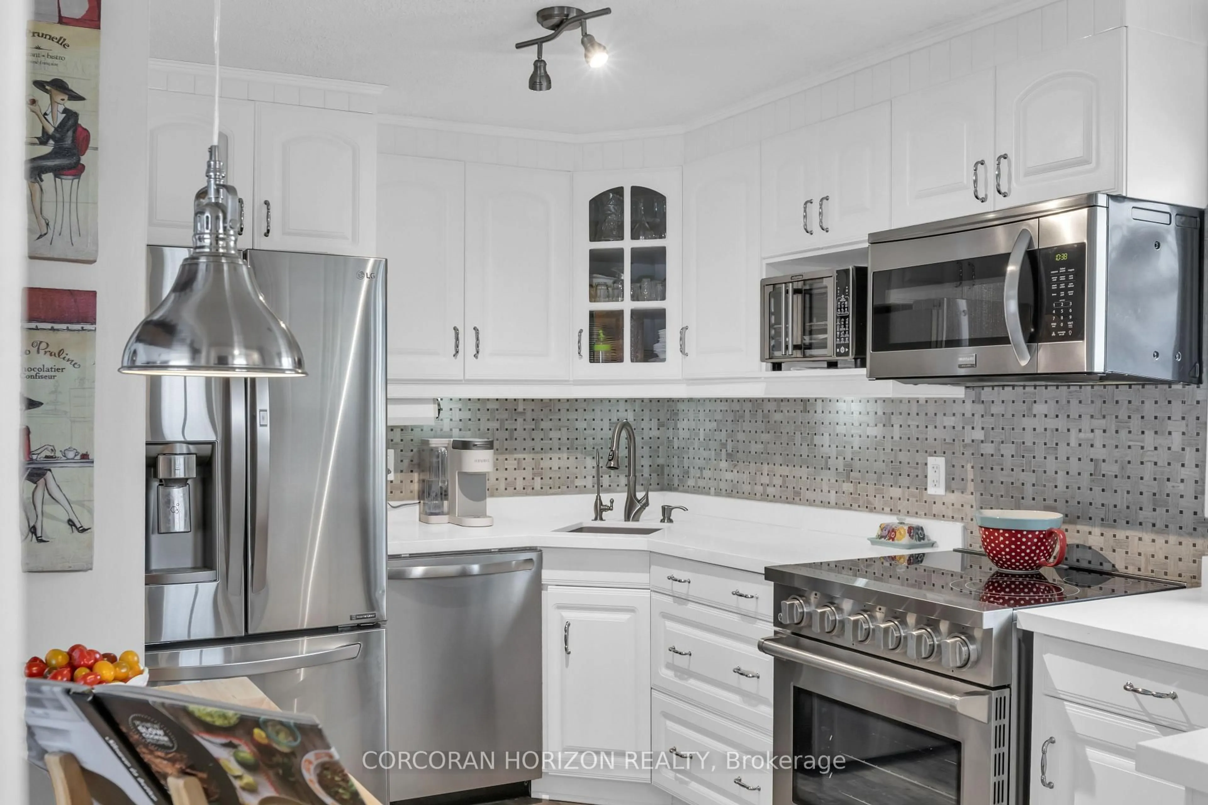 Standard kitchen, ceramic/tile floor for 296 Weber St, Kitchener Ontario N2H 1G2