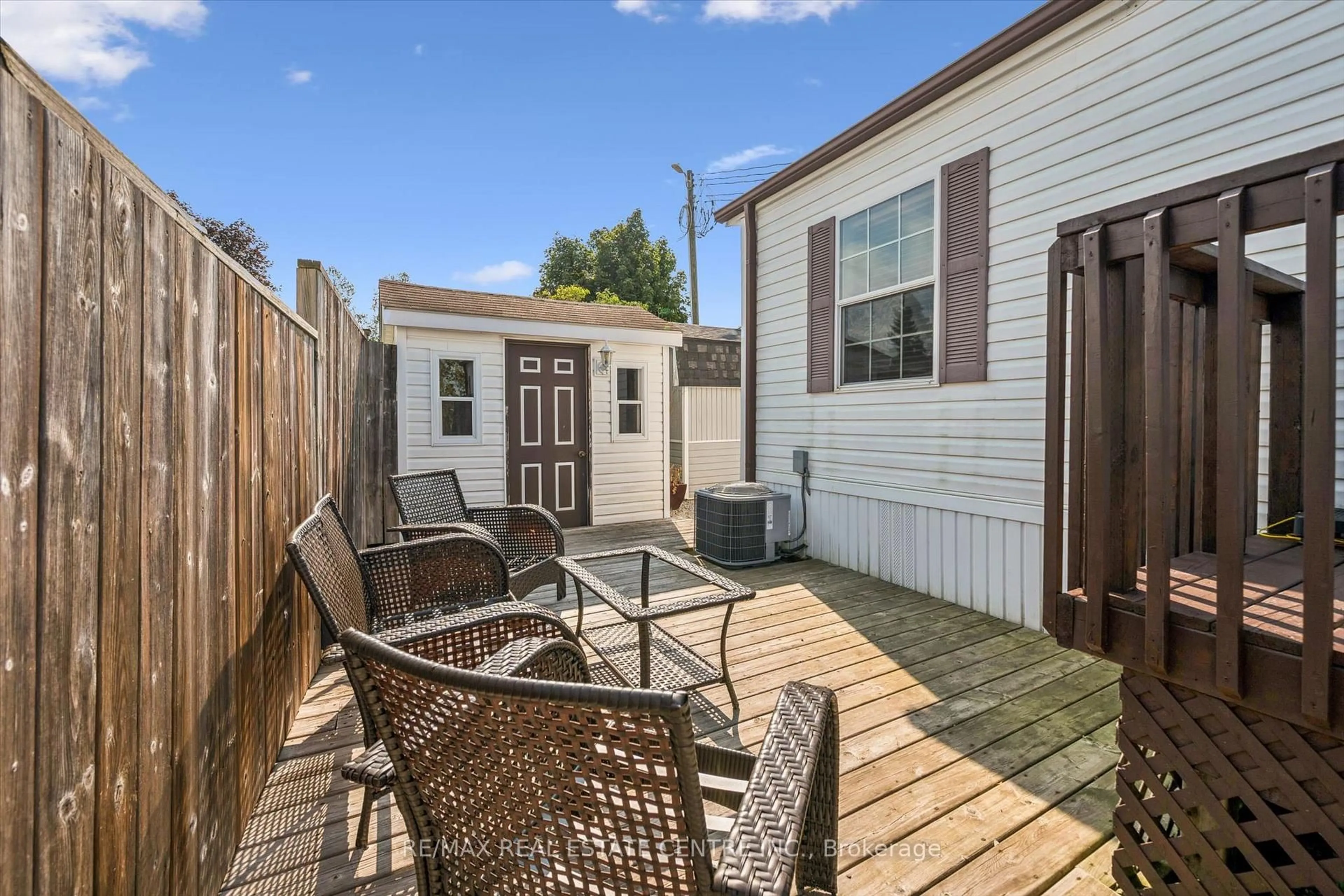 Patio, street for 21 Trillium Beach Dr, Guelph/Eramosa Ontario N0B 2J0