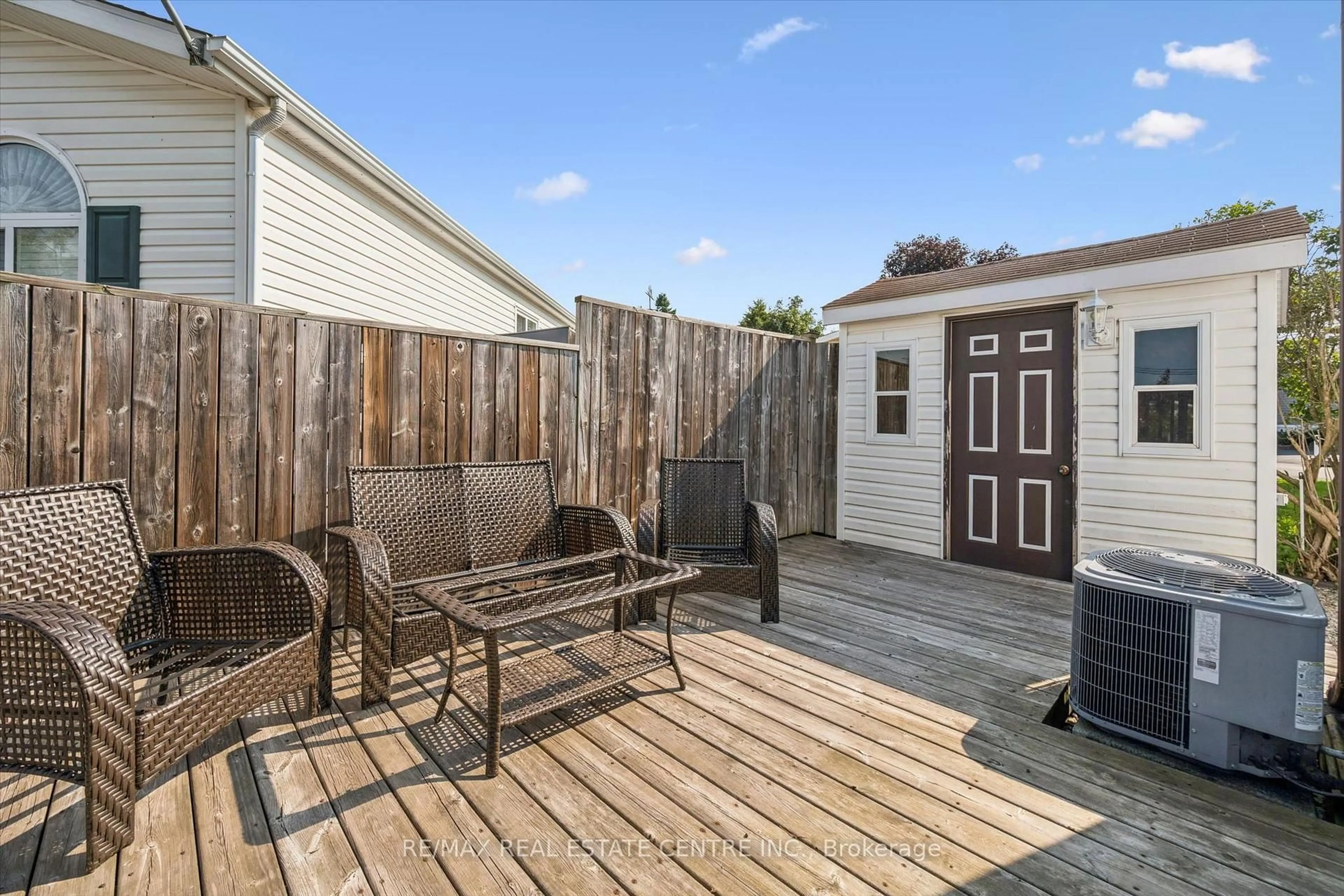 Patio, street for 21 Trillium Beach Dr, Guelph/Eramosa Ontario N0B 2J0