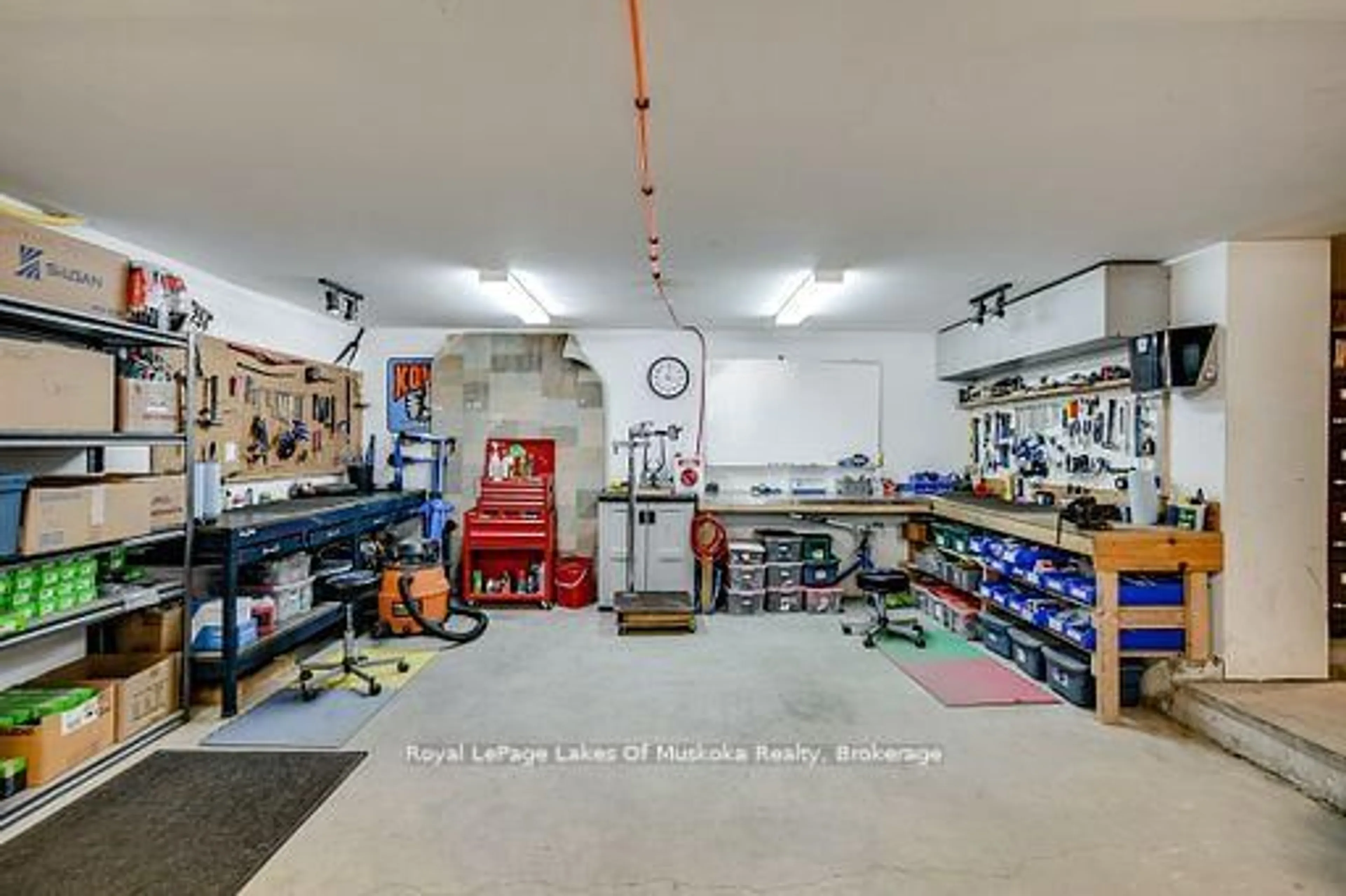 Indoor garage for 230 Ecclestone Dr, Bracebridge Ontario P1L 1G4