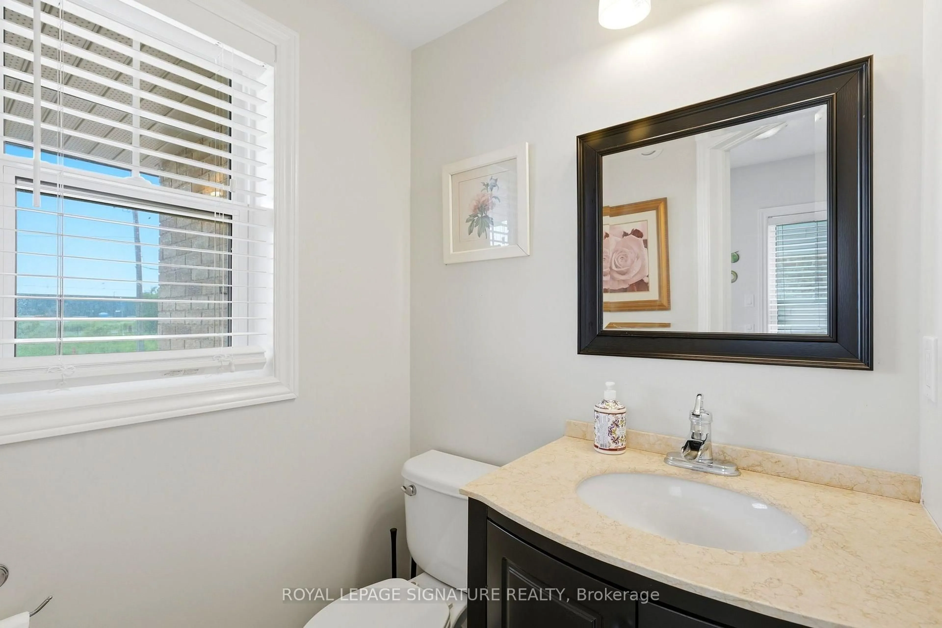 Standard bathroom, ceramic/tile floor for 517 Victoria St, Shelburne Ontario L9V 2Y3