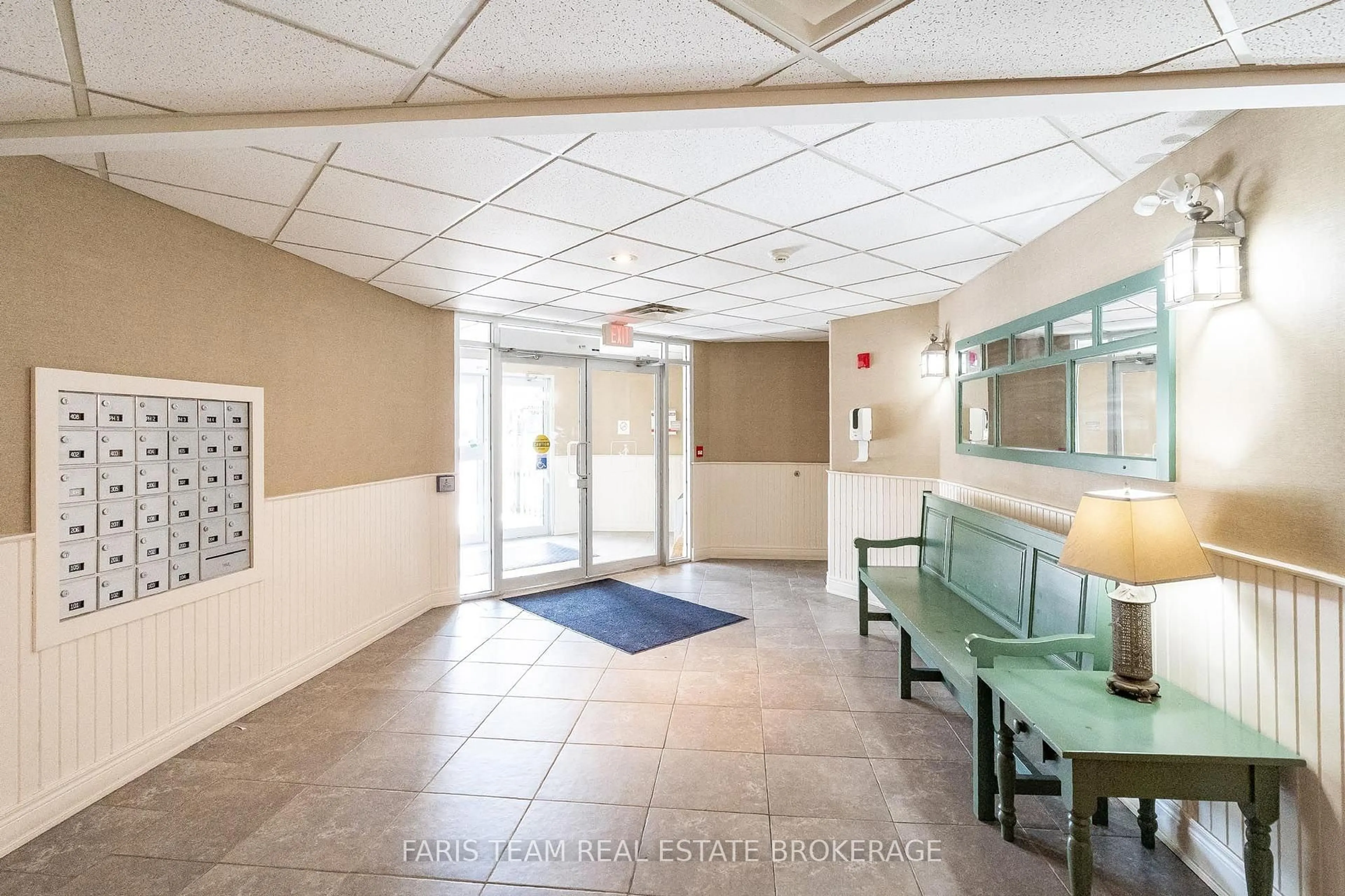 Indoor foyer for 10 Bay St #301, Blue Mountains Ontario N0H 2P0