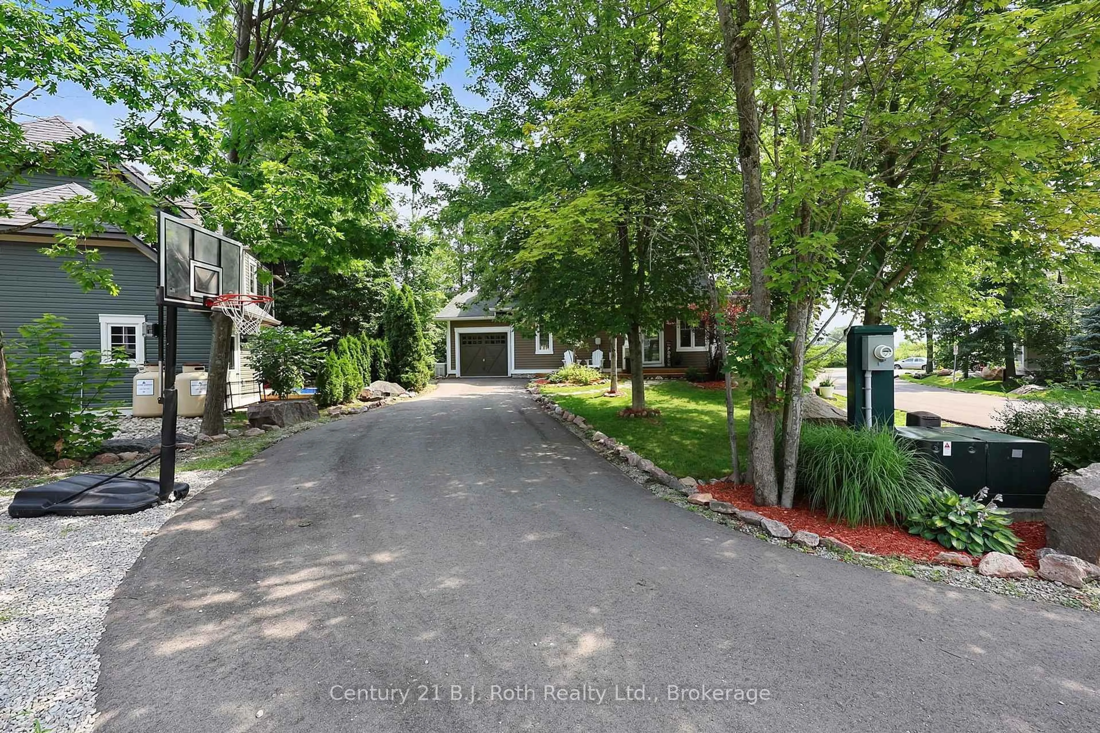 A pic from outside/outdoor area/front of a property/back of a property/a pic from drone, street for 37 Country Tr, Georgian Bay Ontario L0K 1S0