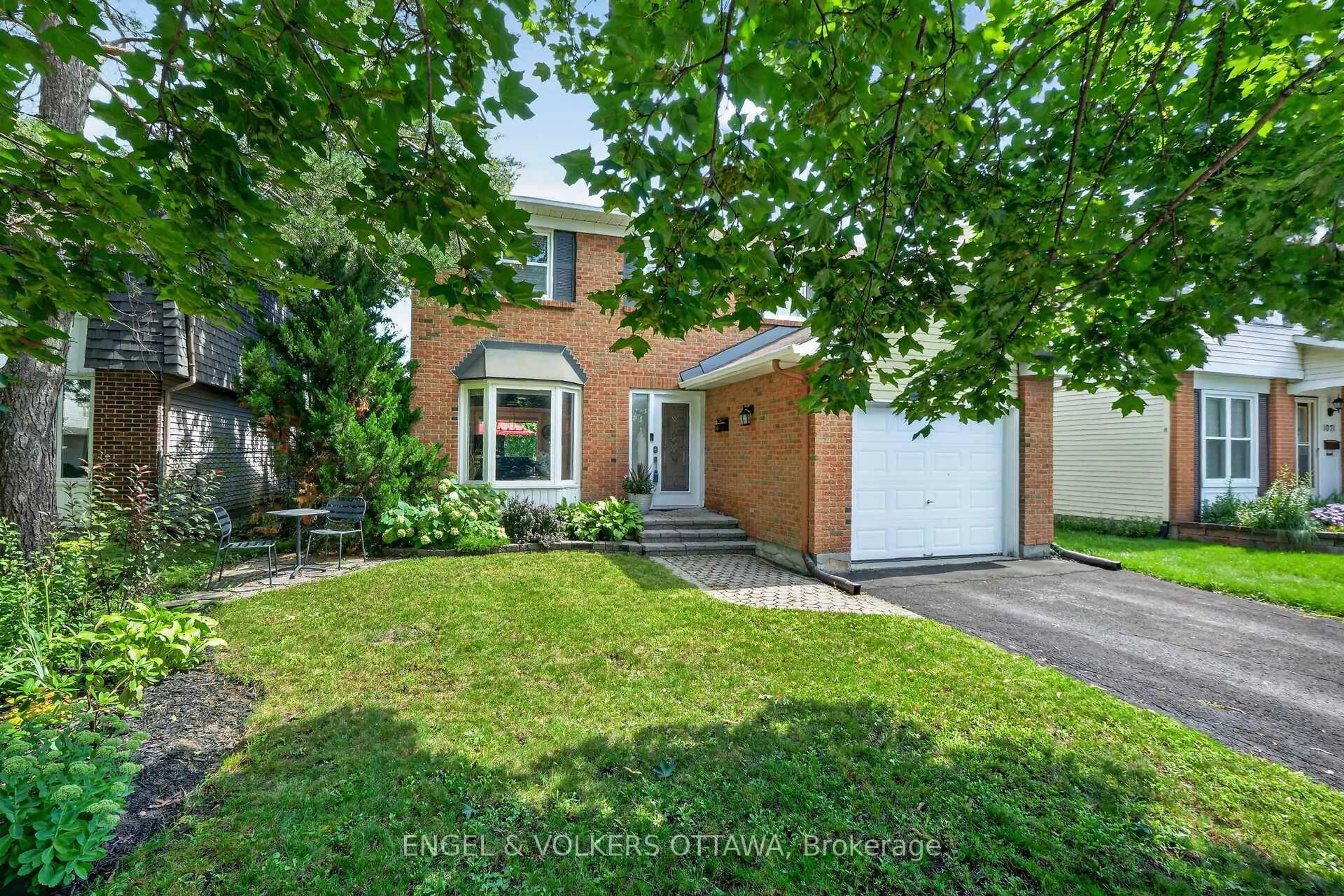Unknown for 1069 St Germain Cres, Ottawa Ontario K1C 2L7