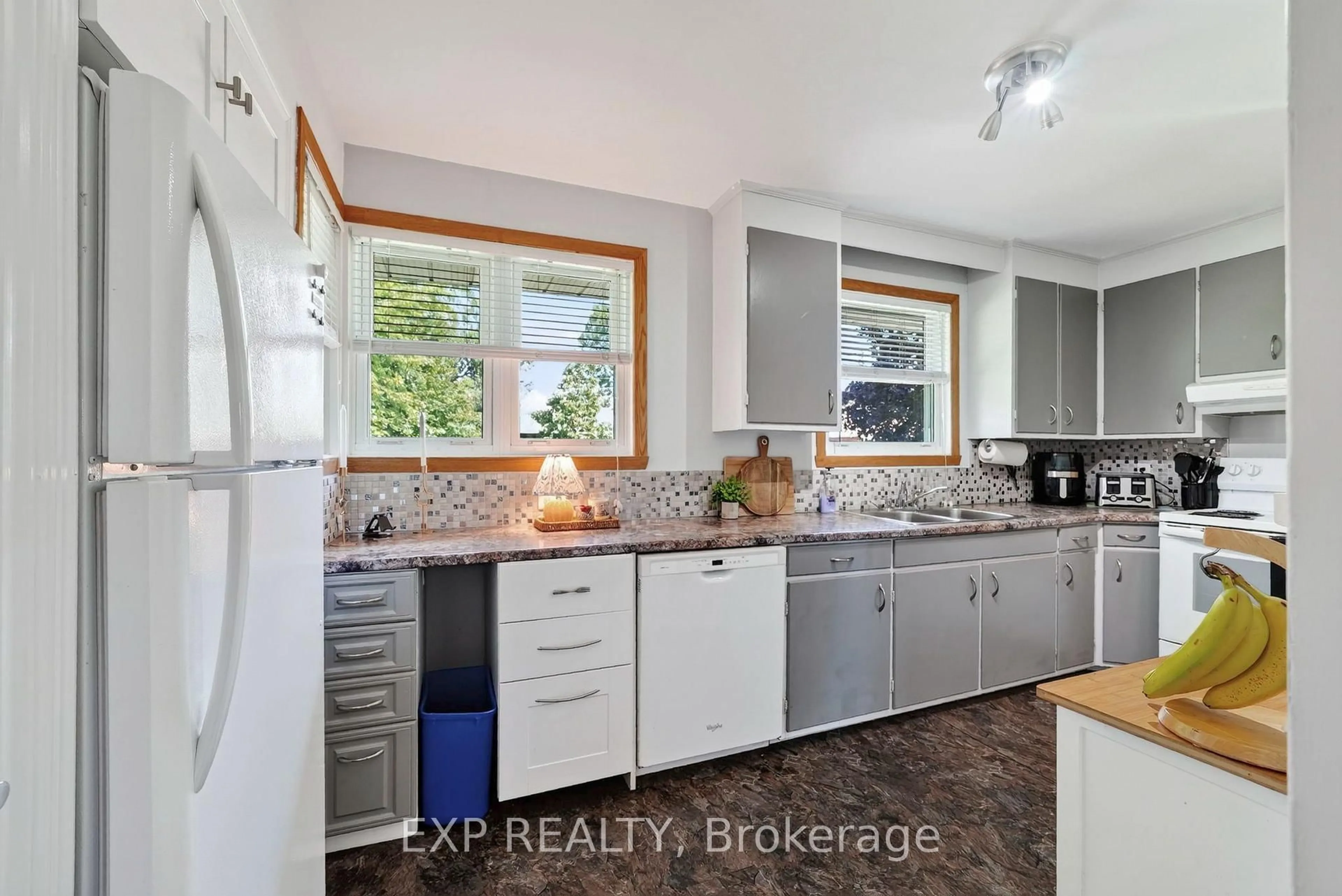 Open concept kitchen, ceramic/tile floor for 1304 Leonard Ave, Cornwall Ontario K6J 1M6