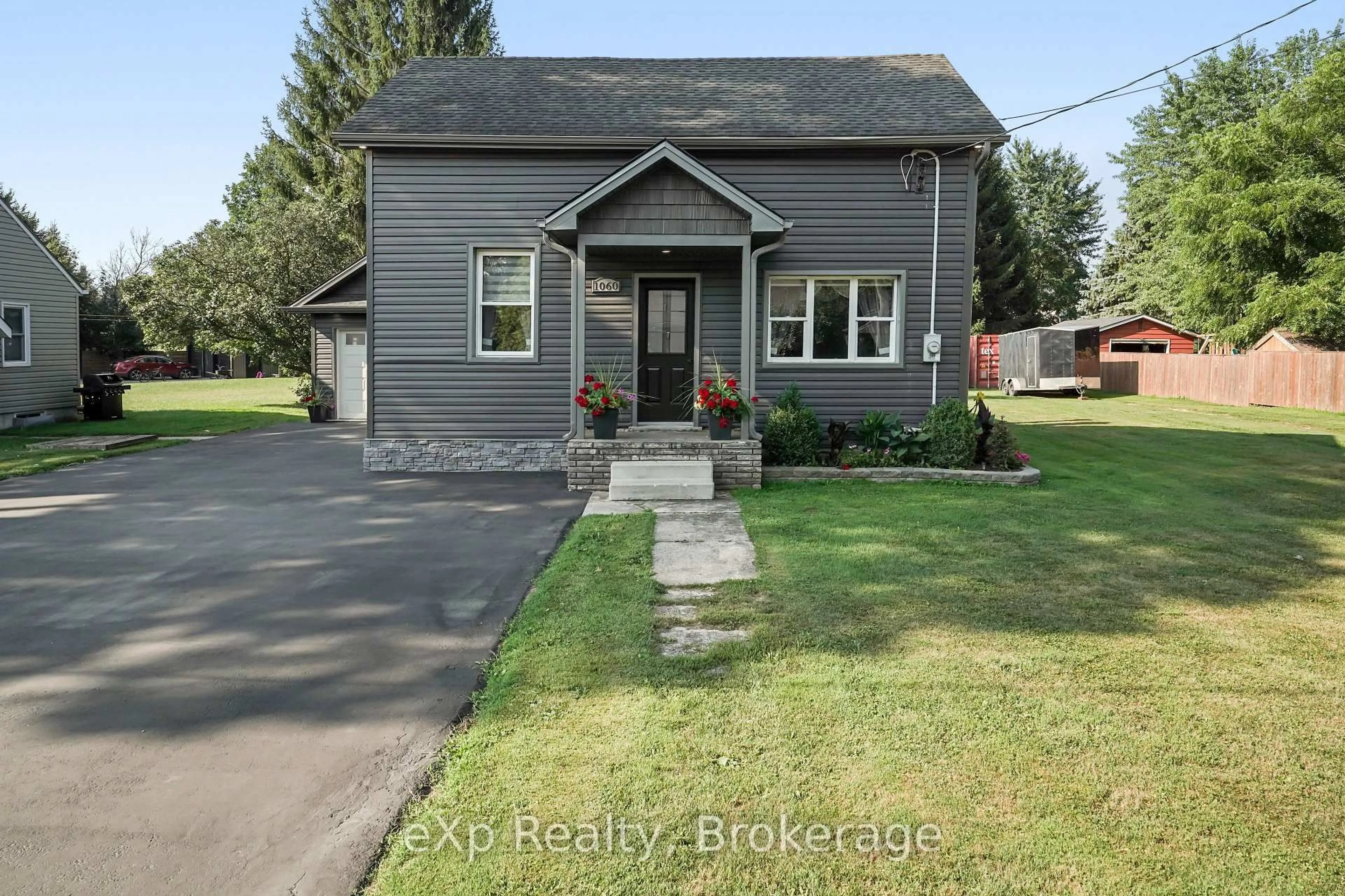 Unknown for 1060 Sanderson St, Howick Ontario N0G 2X0