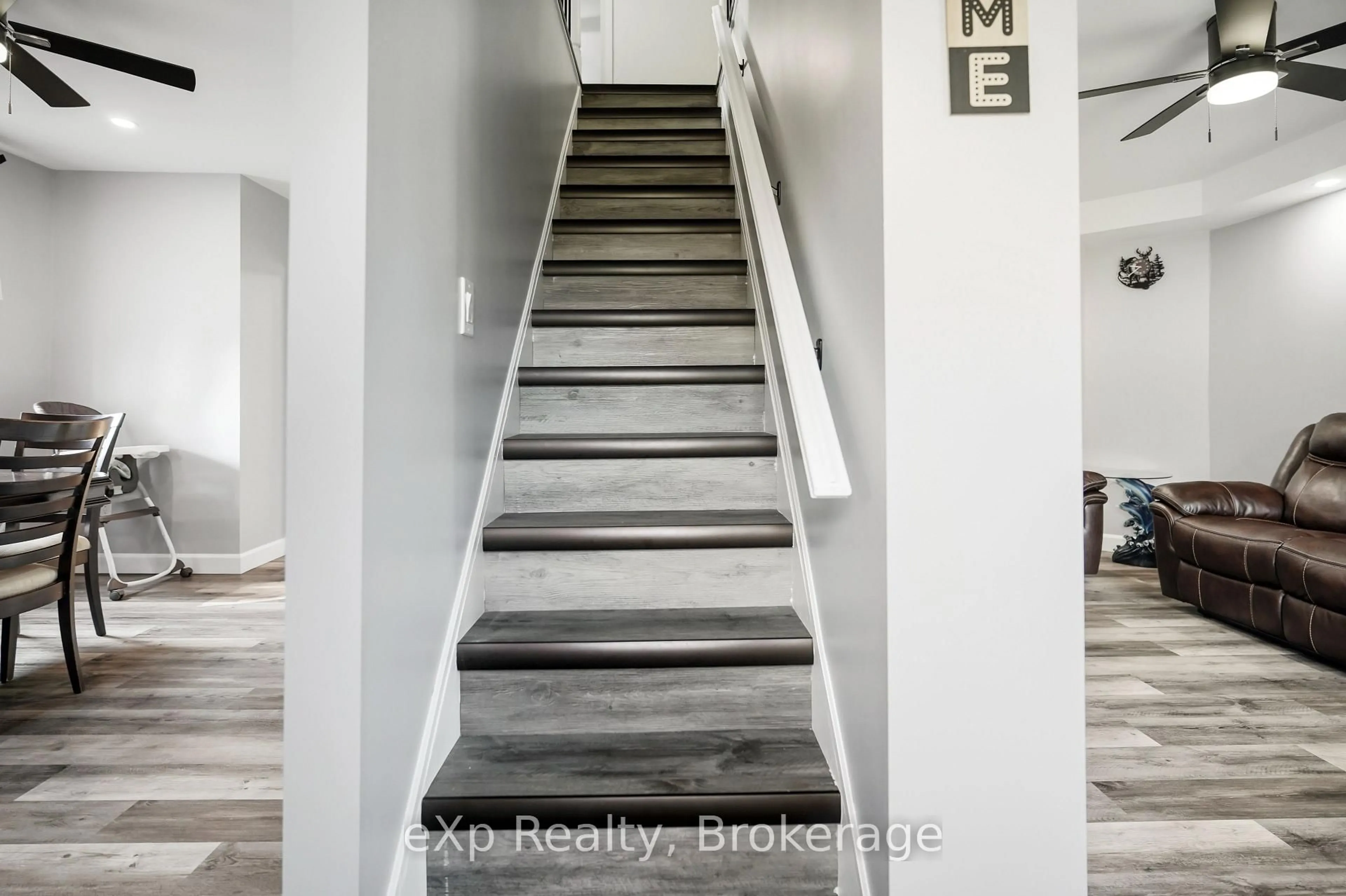 Stairs for 1060 Sanderson St, Howick Ontario N0G 2X0