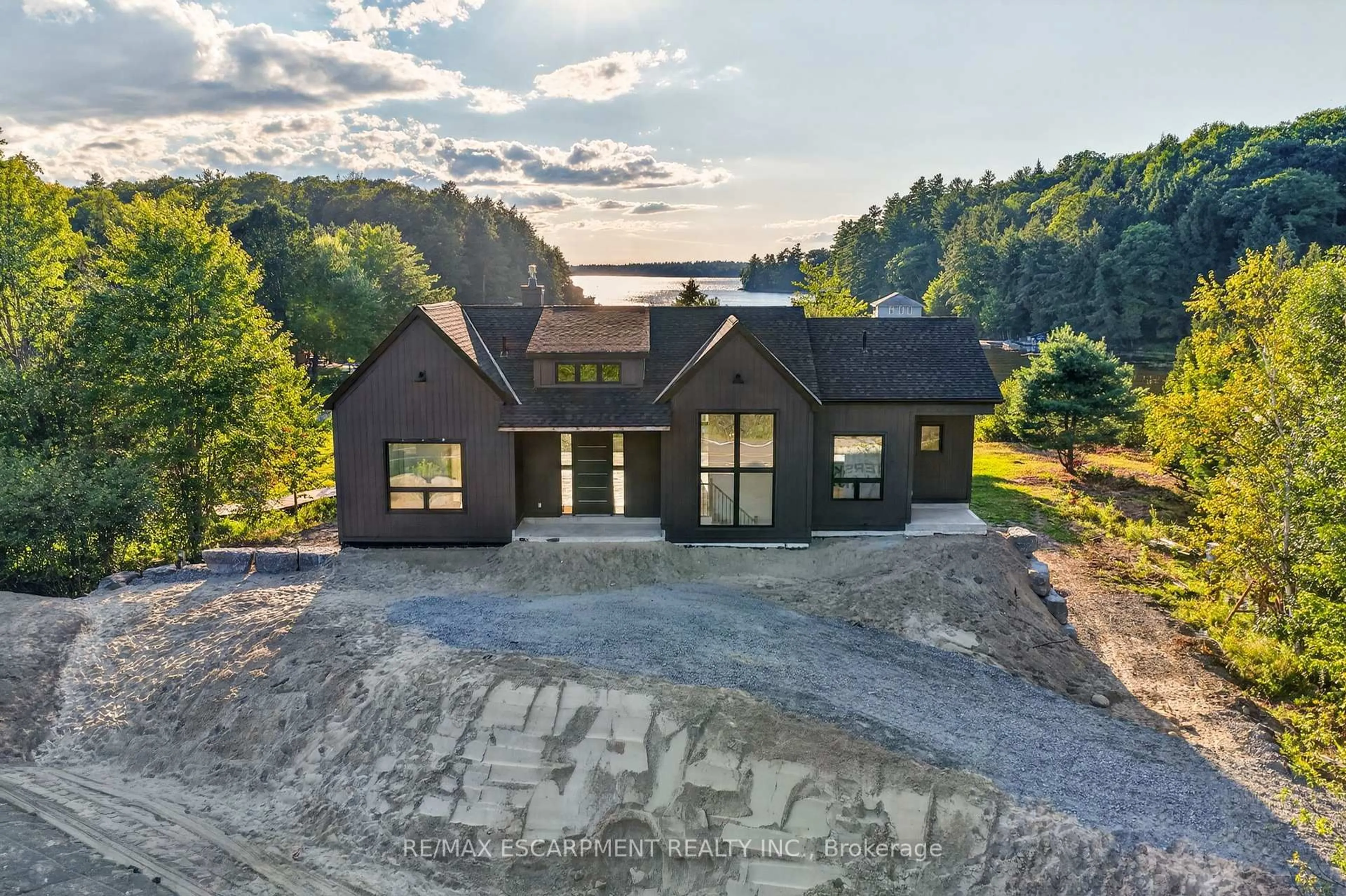 A pic from outside/outdoor area/front of a property/back of a property/a pic from drone, unknown for 1641 Brackenrig Rd, Muskoka Lakes Ontario P0B 1J0