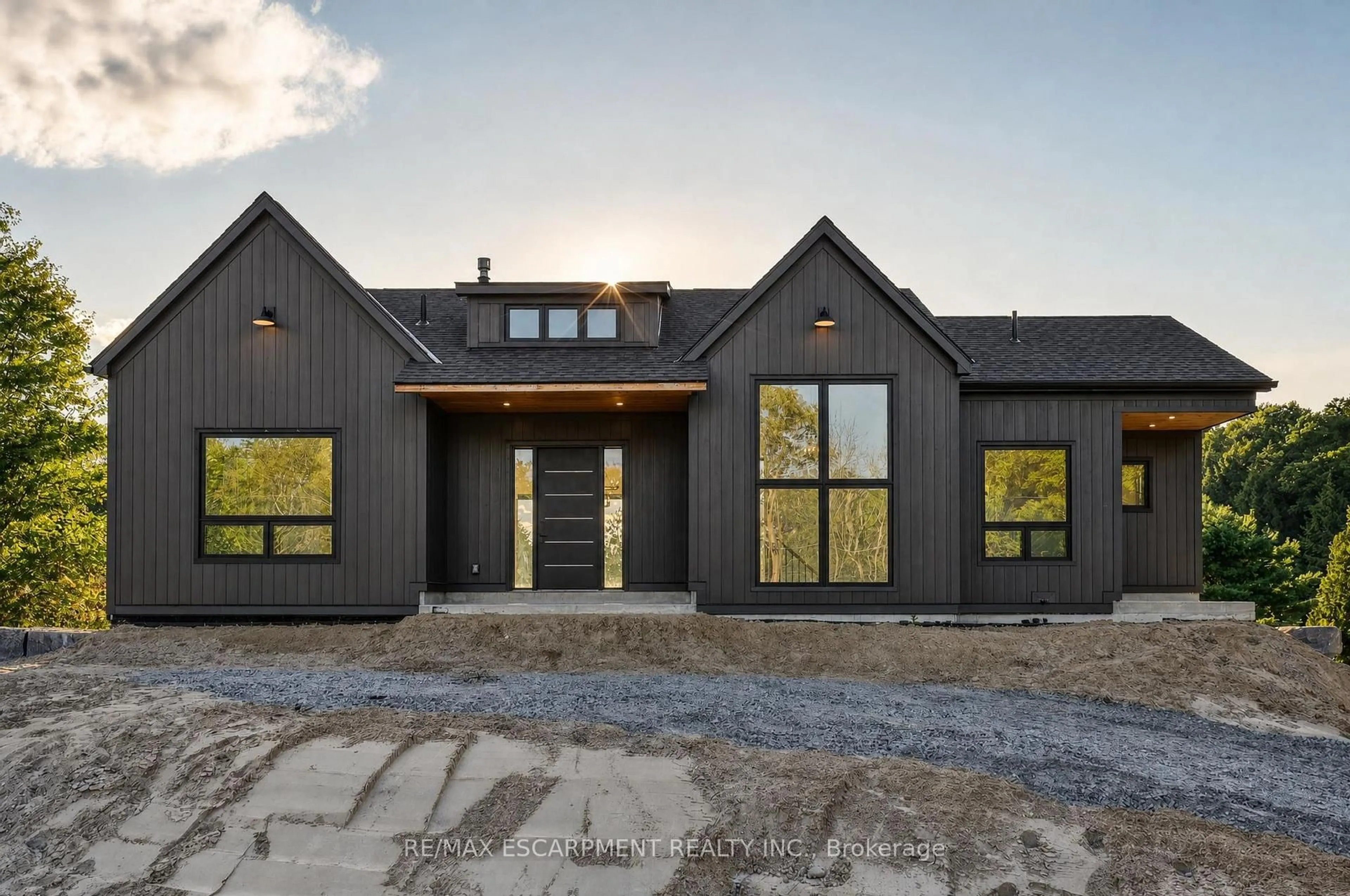 Home with brick exterior material, mountain view for 1641 Brackenrig Rd, Muskoka Lakes Ontario P0B 1J0