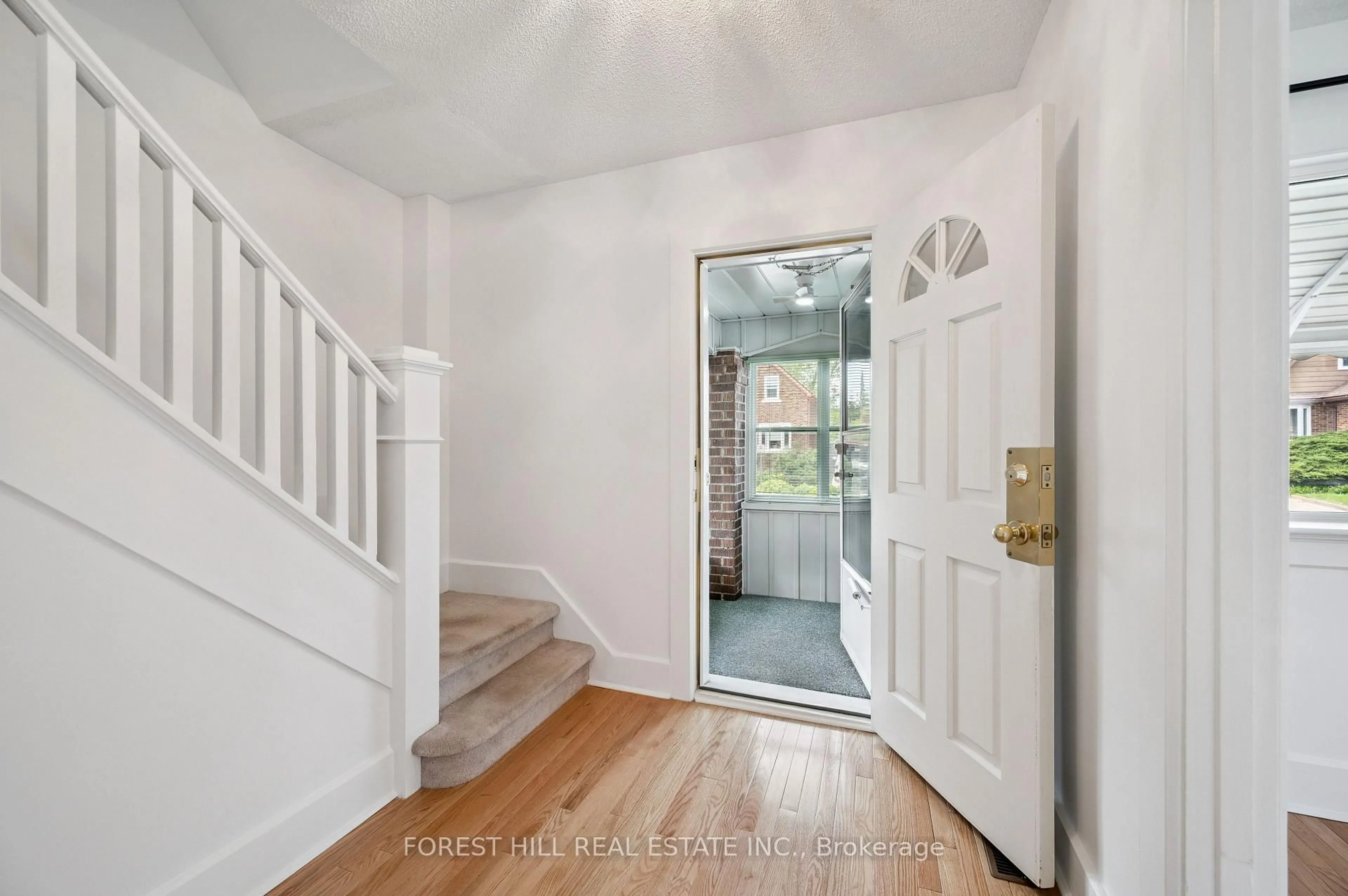 Indoor entryway for 188 Wentworth Ave, Kitchener Ontario N2M 3S4